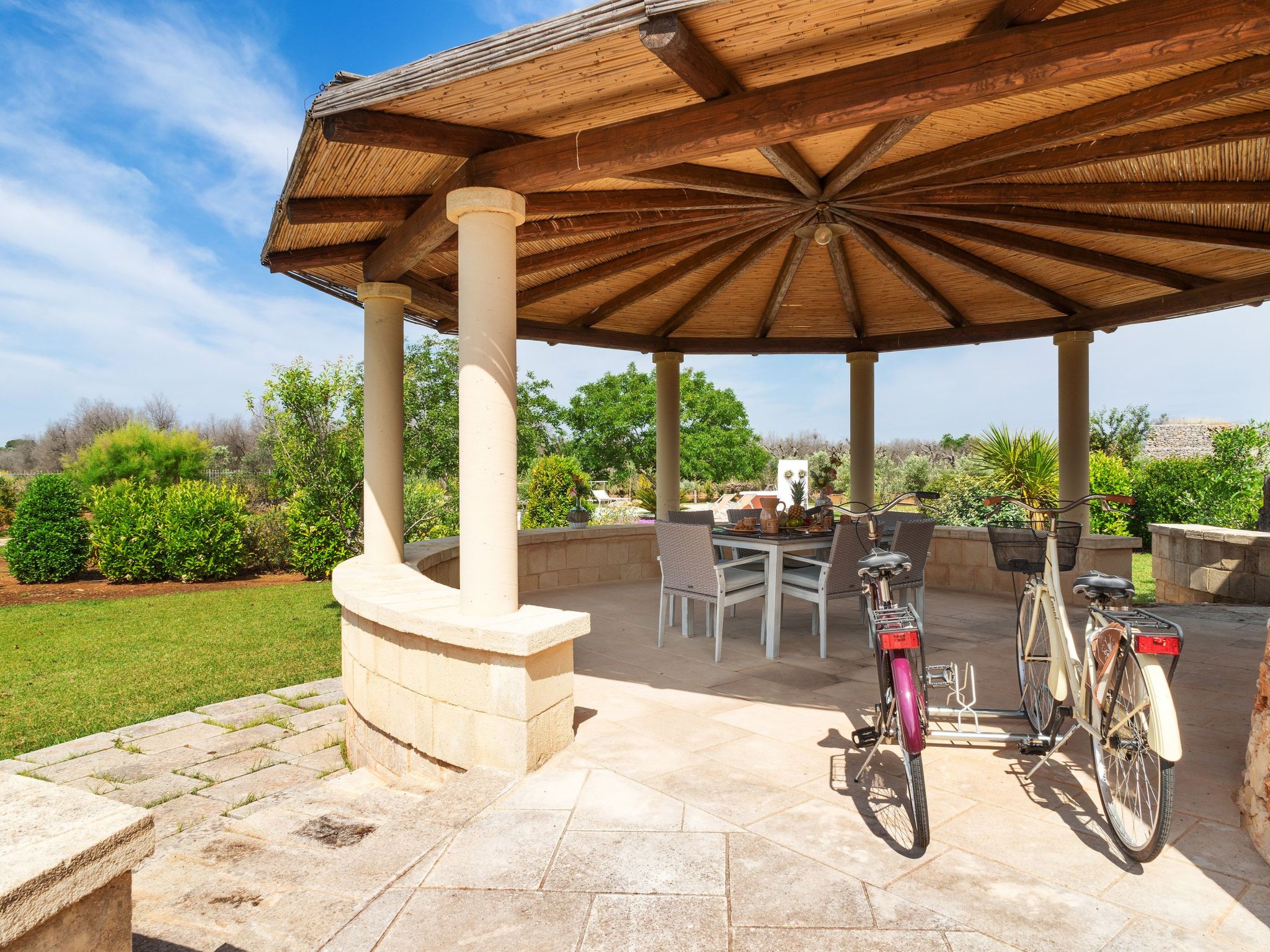 FURNEEDHRI: Trullo 'Walnuss'