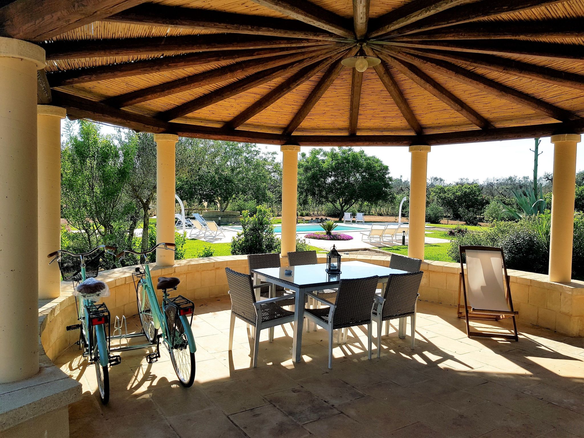 FURNEEDHRI: Trullo 'Walnuss'-Dedans