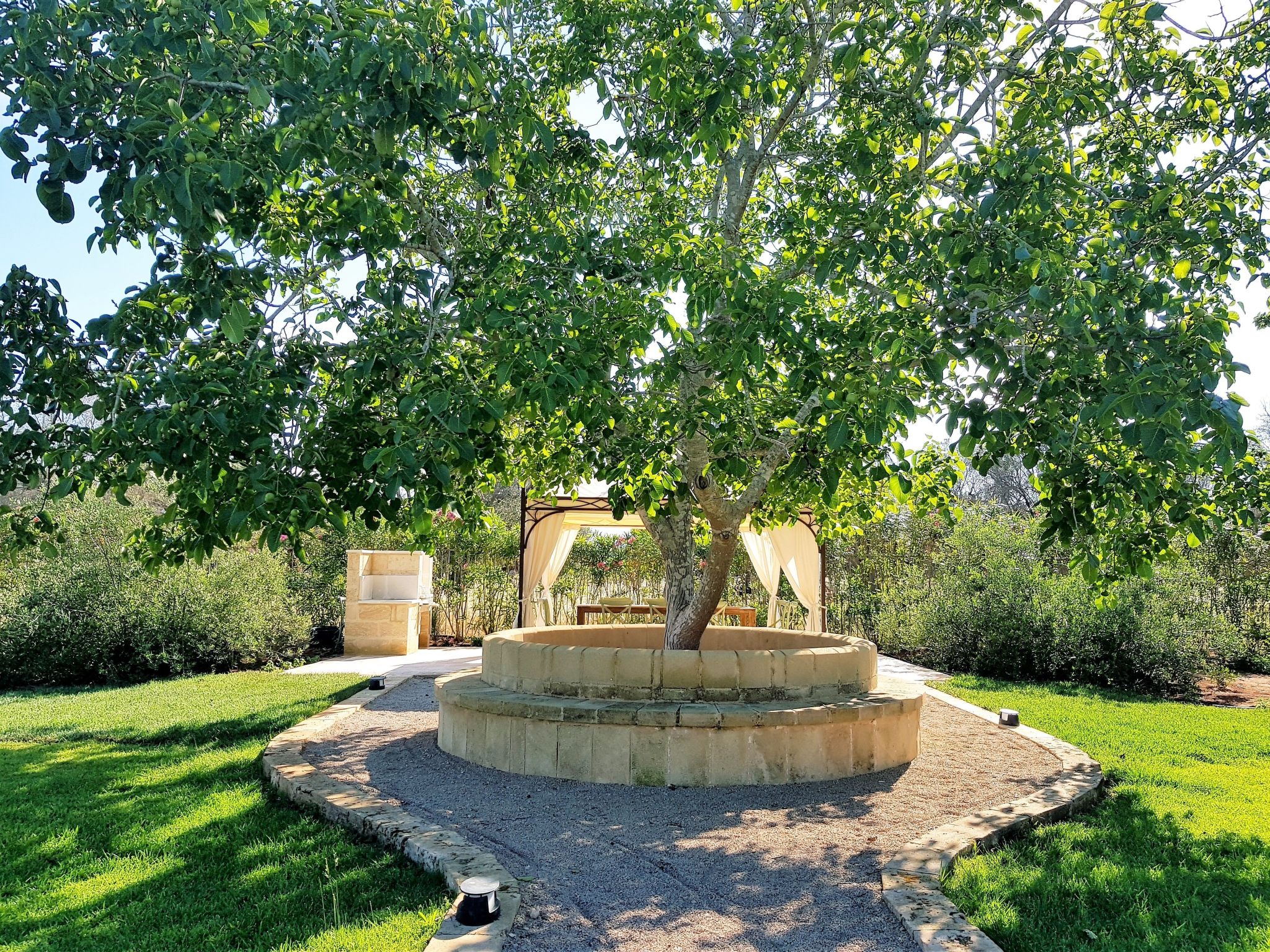 FURNEEDHRI: Trullo 'Walnuss'-Dedans