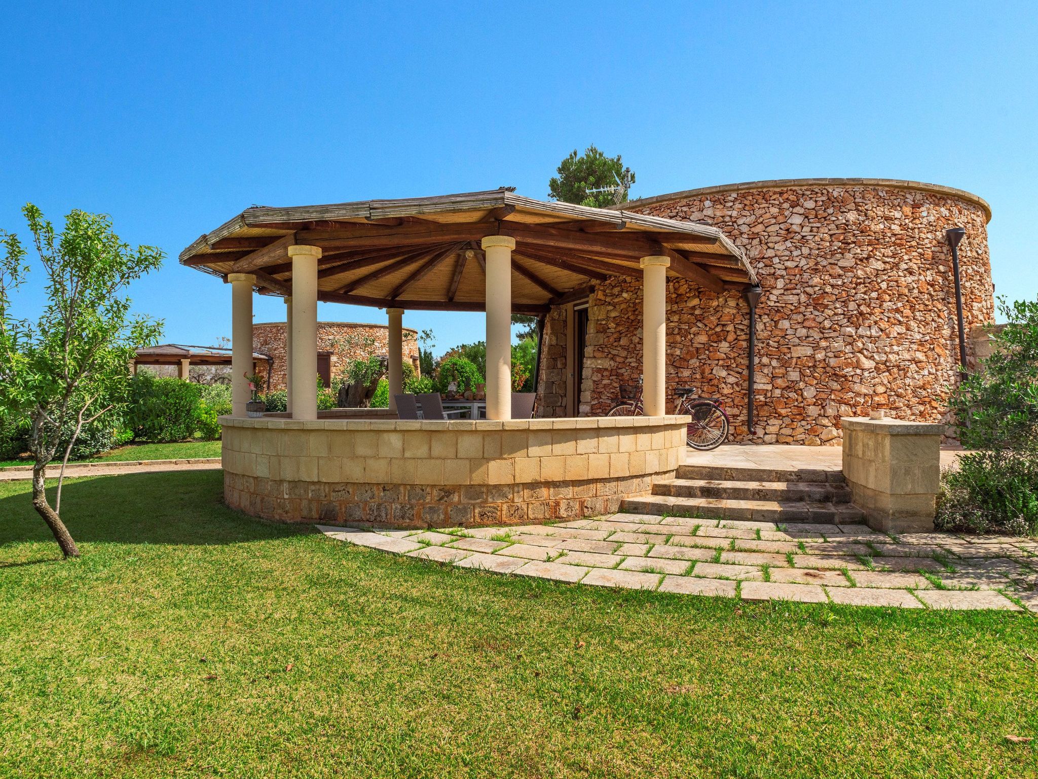 FURNEEDHRI: Trullo 'Walnuss'-Dedans