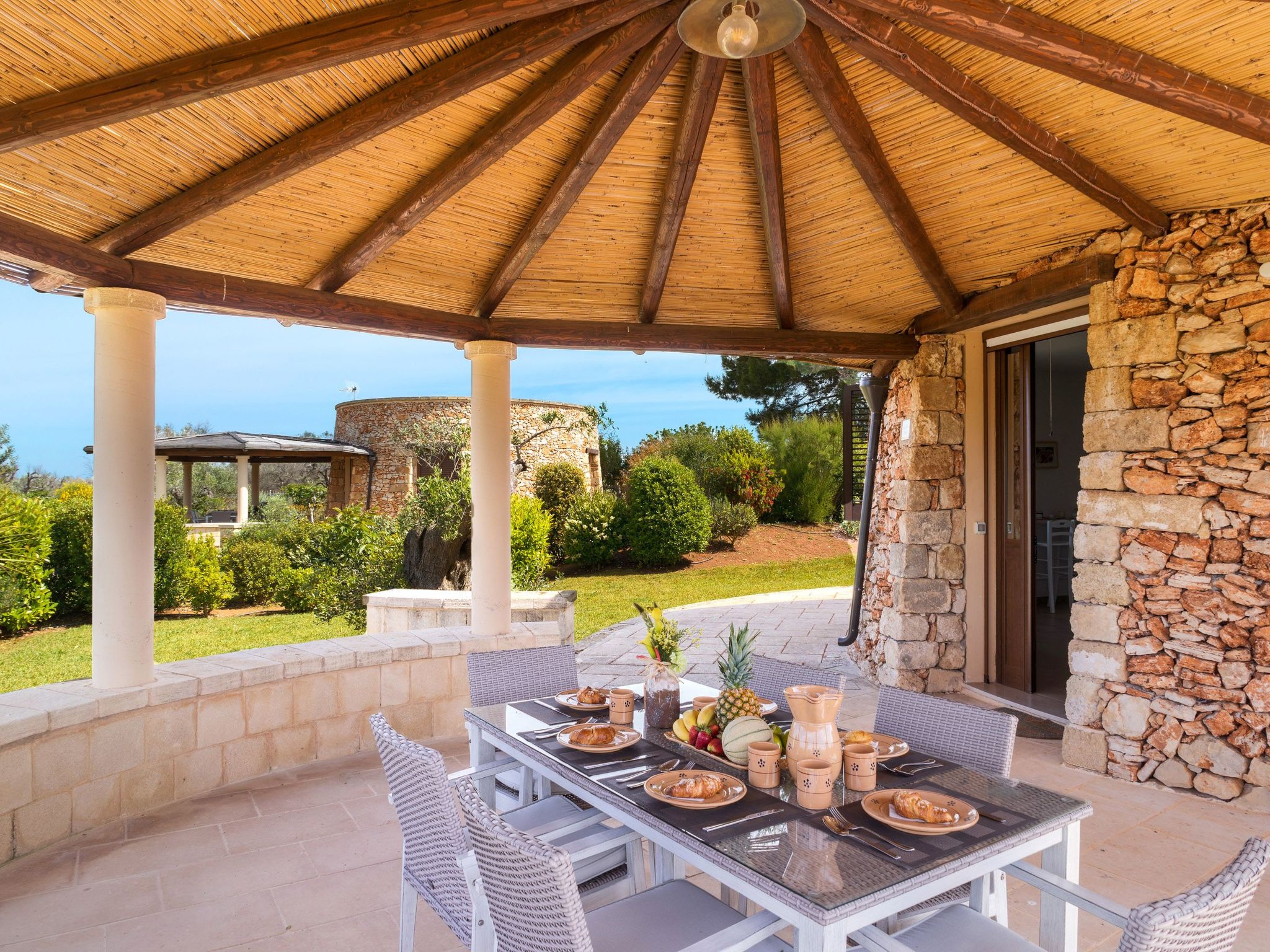 FURNEEDHRI: Trullo 'Walnuss'-Dedans