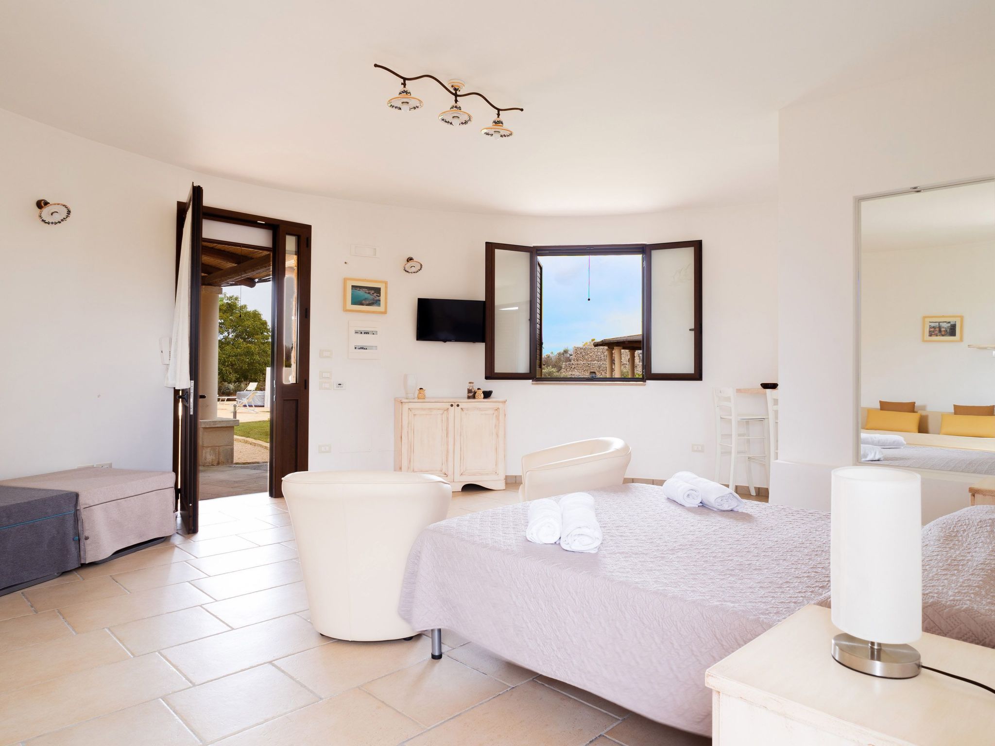 FURNEEDHRI: Trullo 'Walnuss'-Dedans