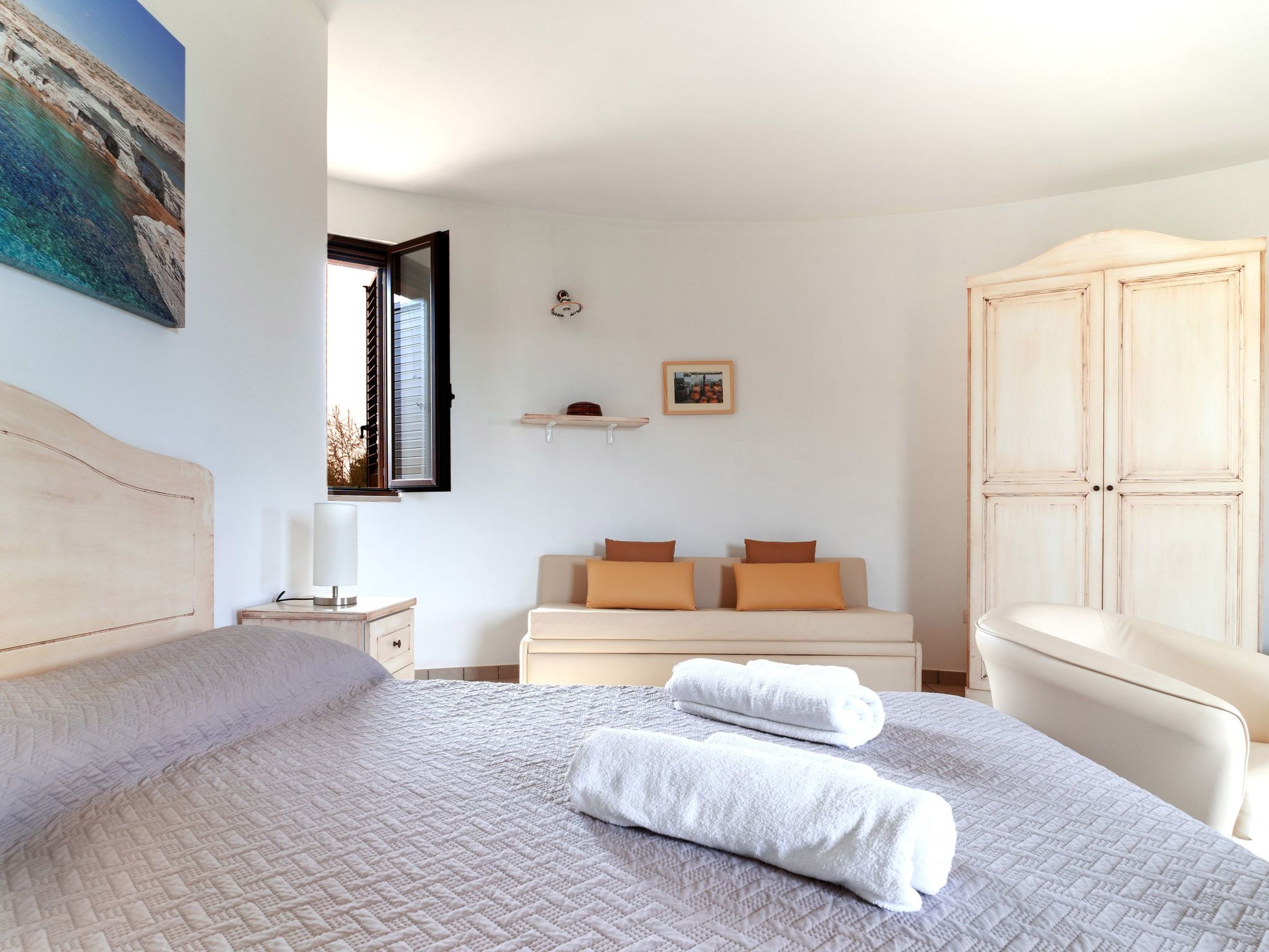 FURNEEDHRI: Trullo 'Walnuss'-Dedans