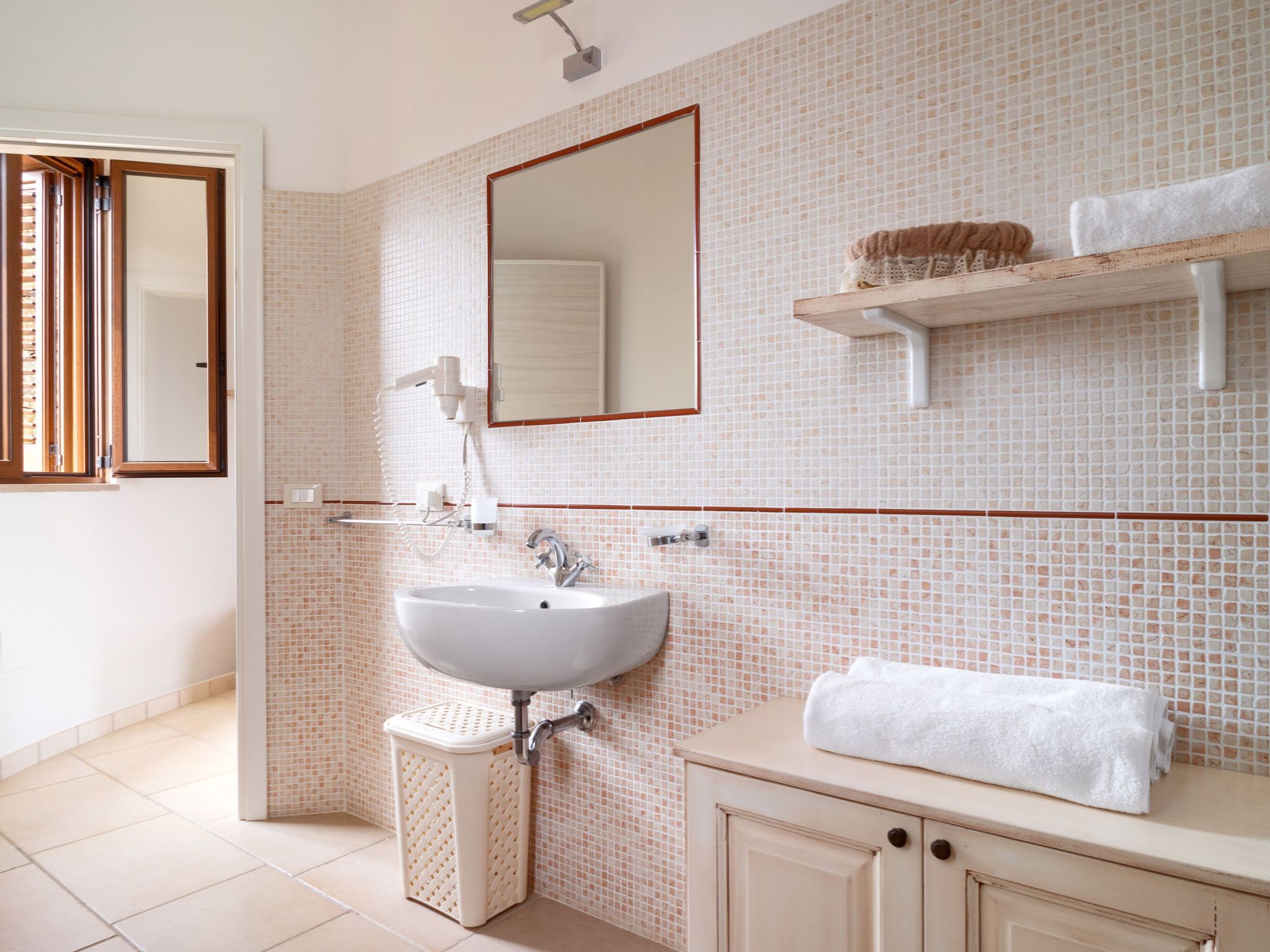 FURNEEDHRI: Trullo 'Walnuss'-Dedans