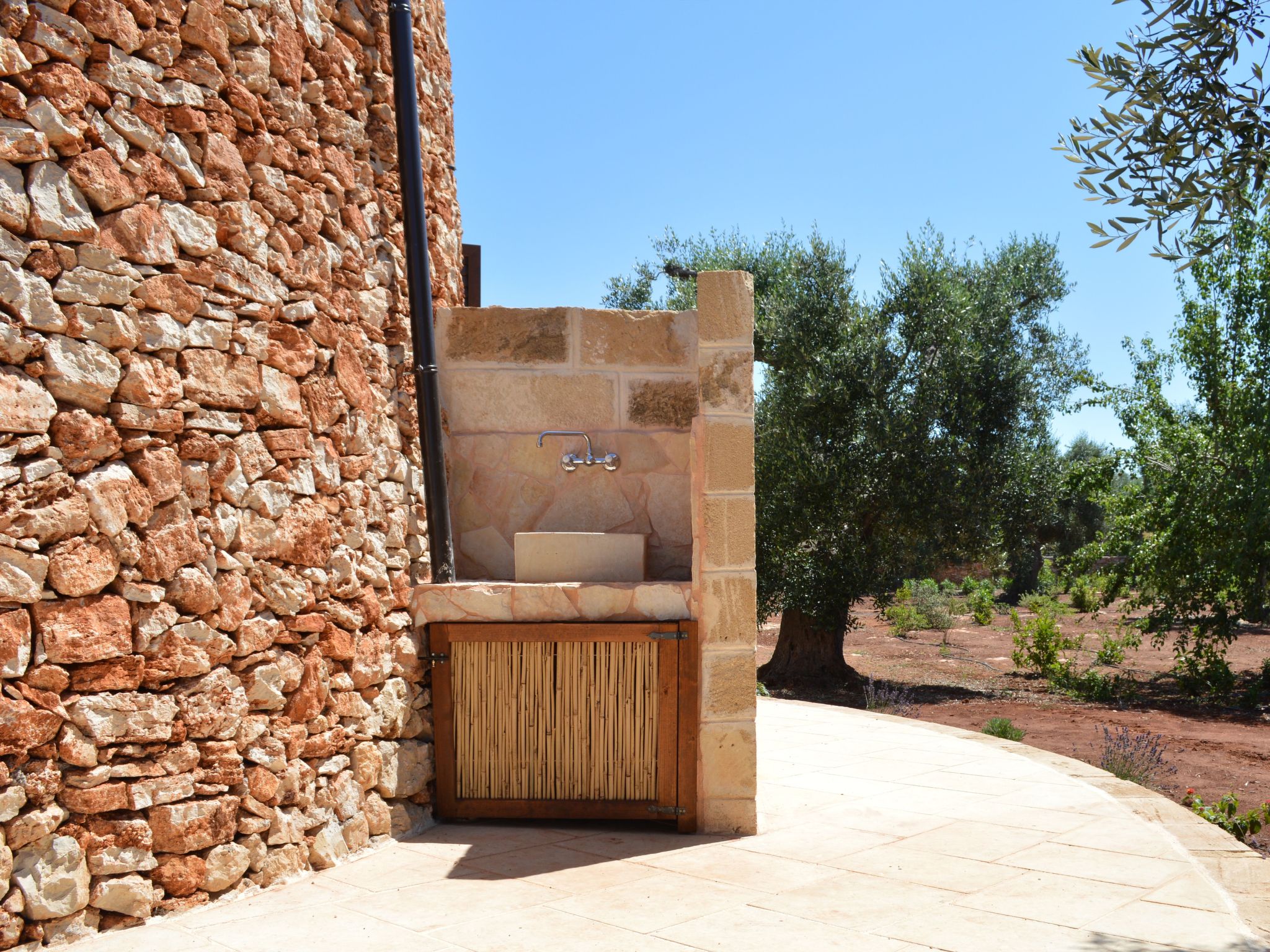 FURNEEDHRI: Trullo 'Walnuss'-Dedans