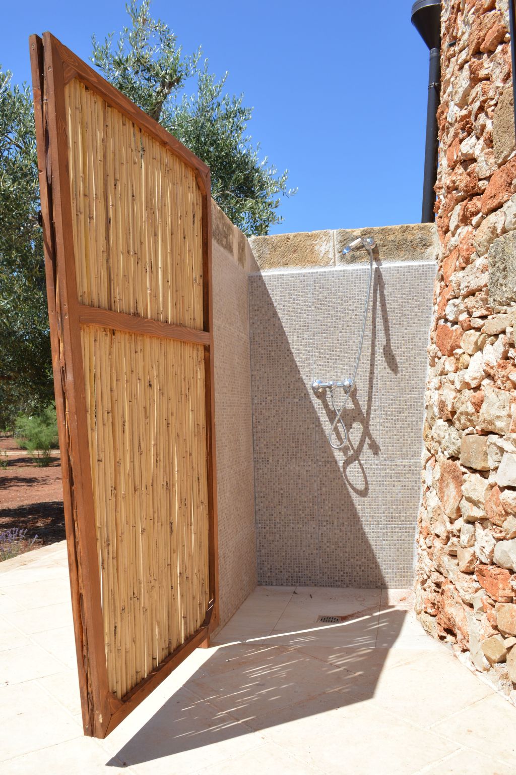 FURNEEDHRI: Trullo 'Walnuss'-Dedans