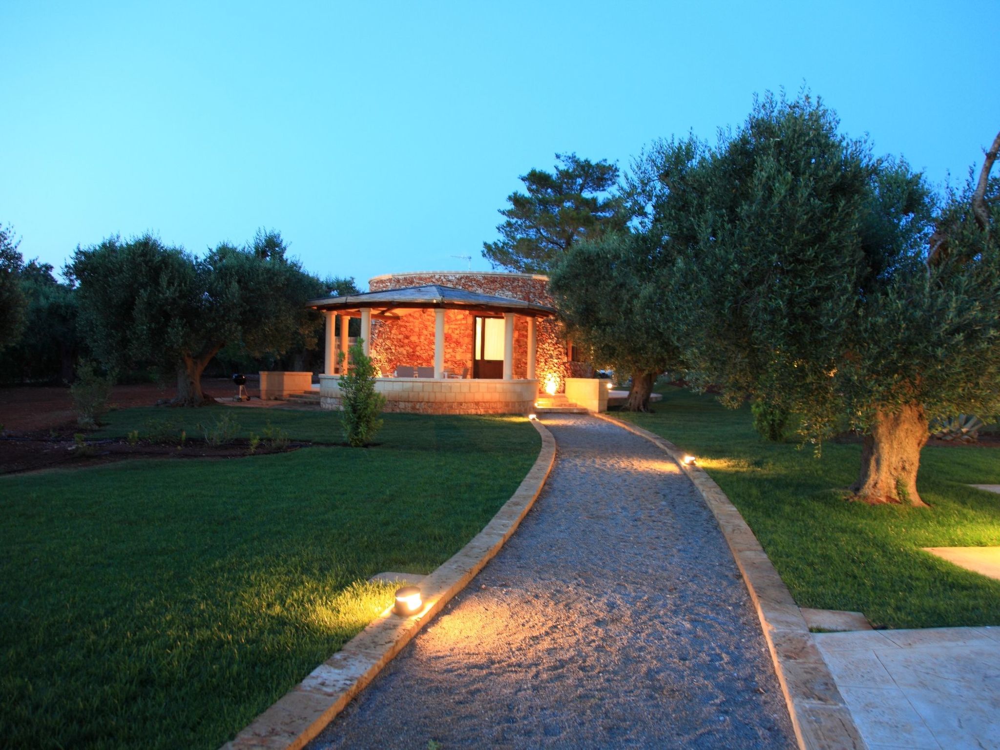 I FURNEDDHRI - Wohnstruktur bestehend aus 4 Trulli mit Schwimmbad-Drinnen