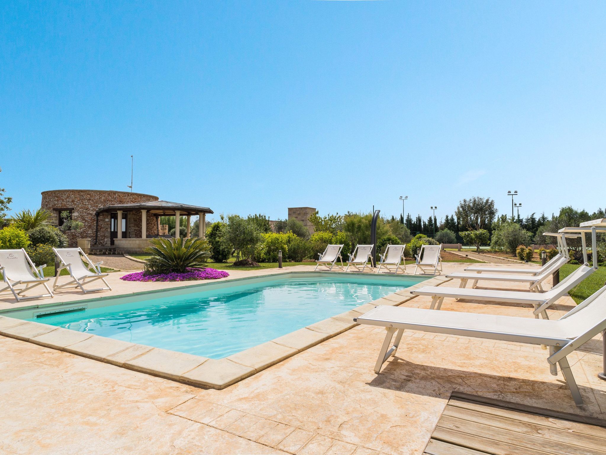 I FURNEDDHRI - Wohnstruktur bestehend aus 4 Trulli mit Schwimmbad-Drinnen