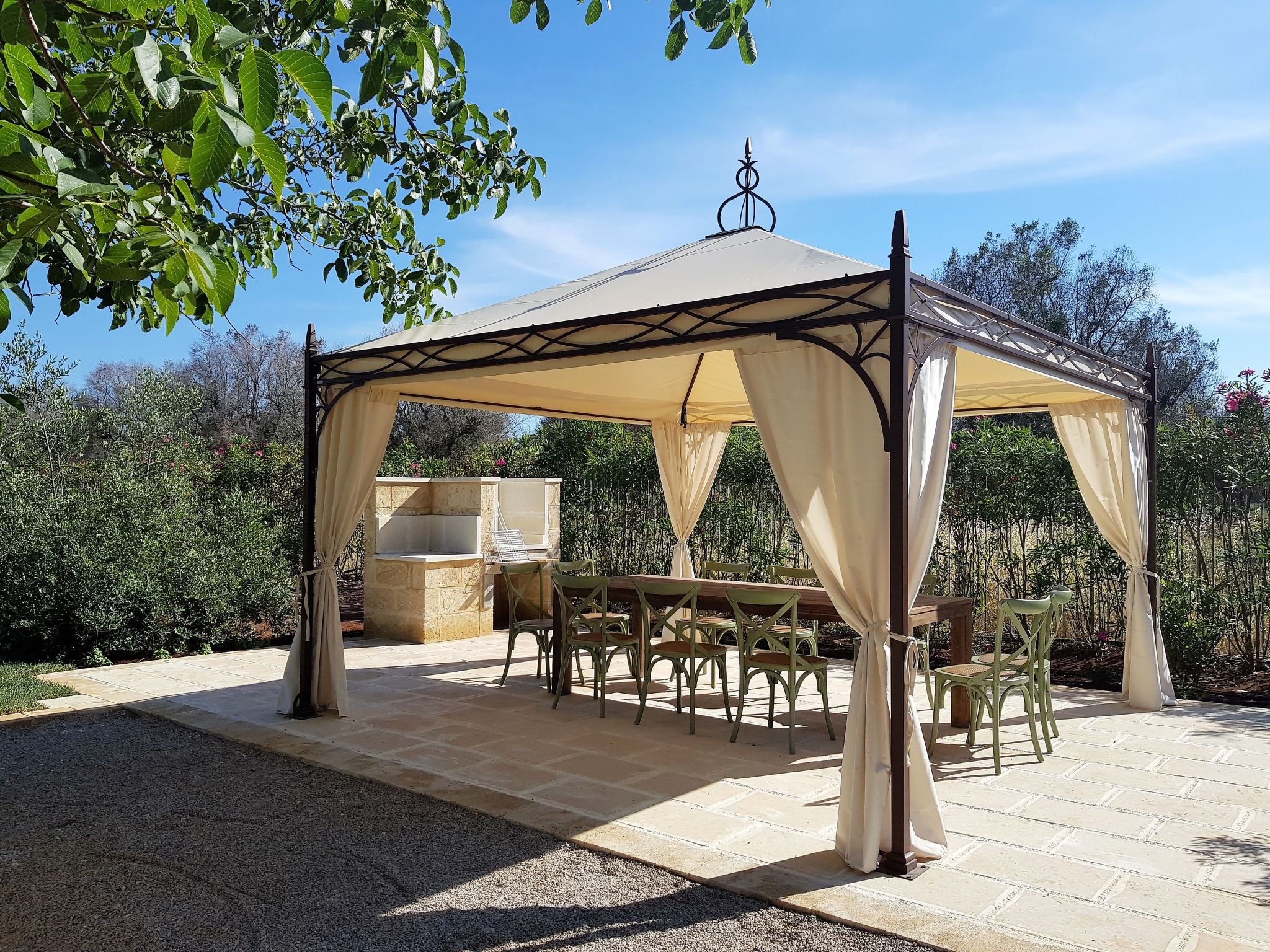 I FURNEDDHRI - Wohnstruktur bestehend aus 4 Trulli mit Schwimmbad-Drinnen