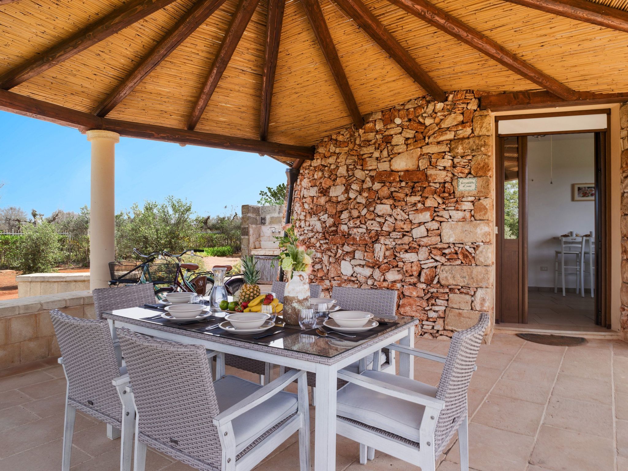 I FURNEDDHRI - Wohnstruktur bestehend aus 4 Trulli mit Schwimmbad-Drinnen