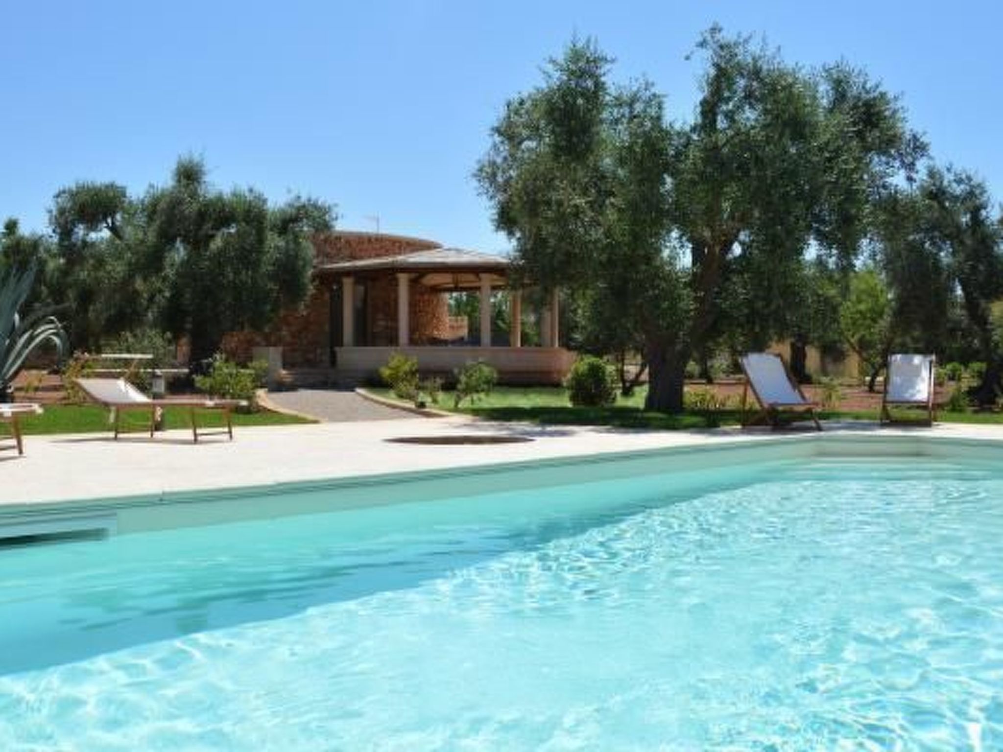 I FURNEDDHRI - Wohnstruktur bestehend aus 4 Trulli mit Schwimmbad-Drinnen