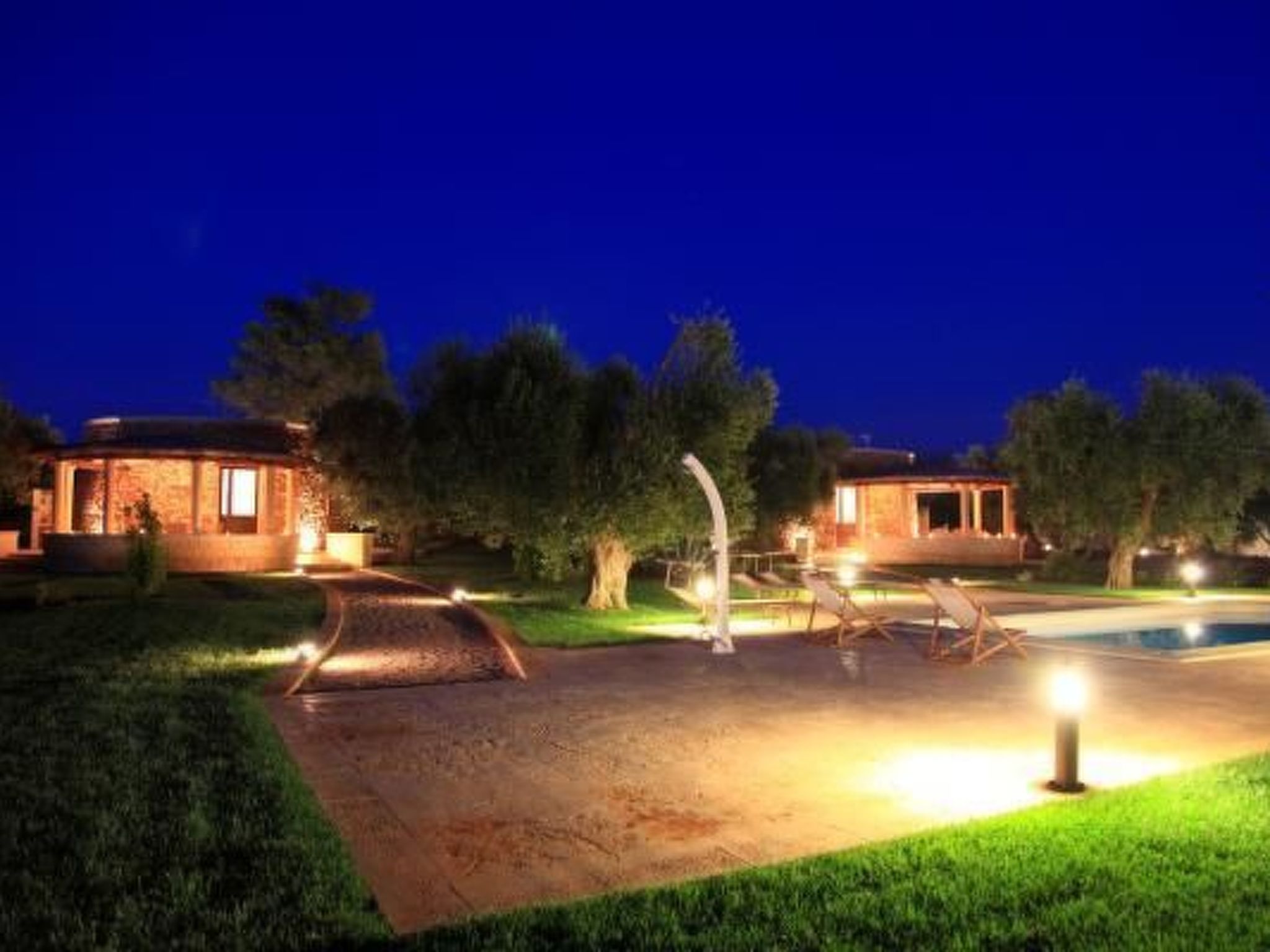 I FURNEDDHRI - Wohnstruktur bestehend aus 4 Trulli mit Schwimmbad-Drinnen