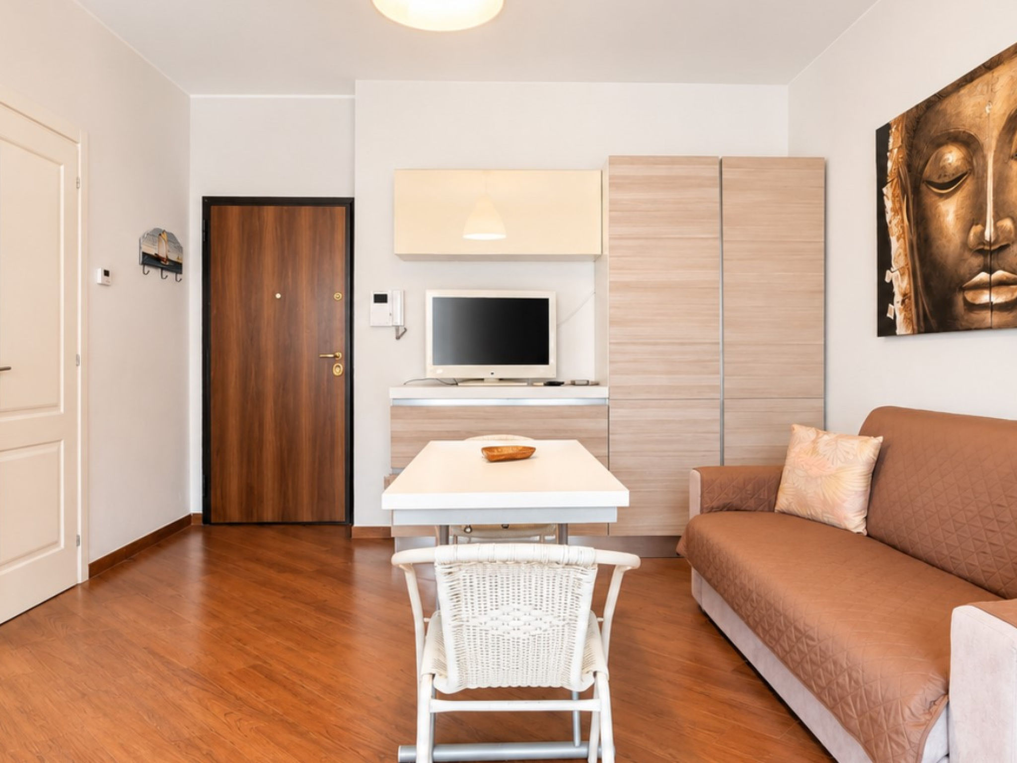 — Kitchen / Dining Room (4 of 26)