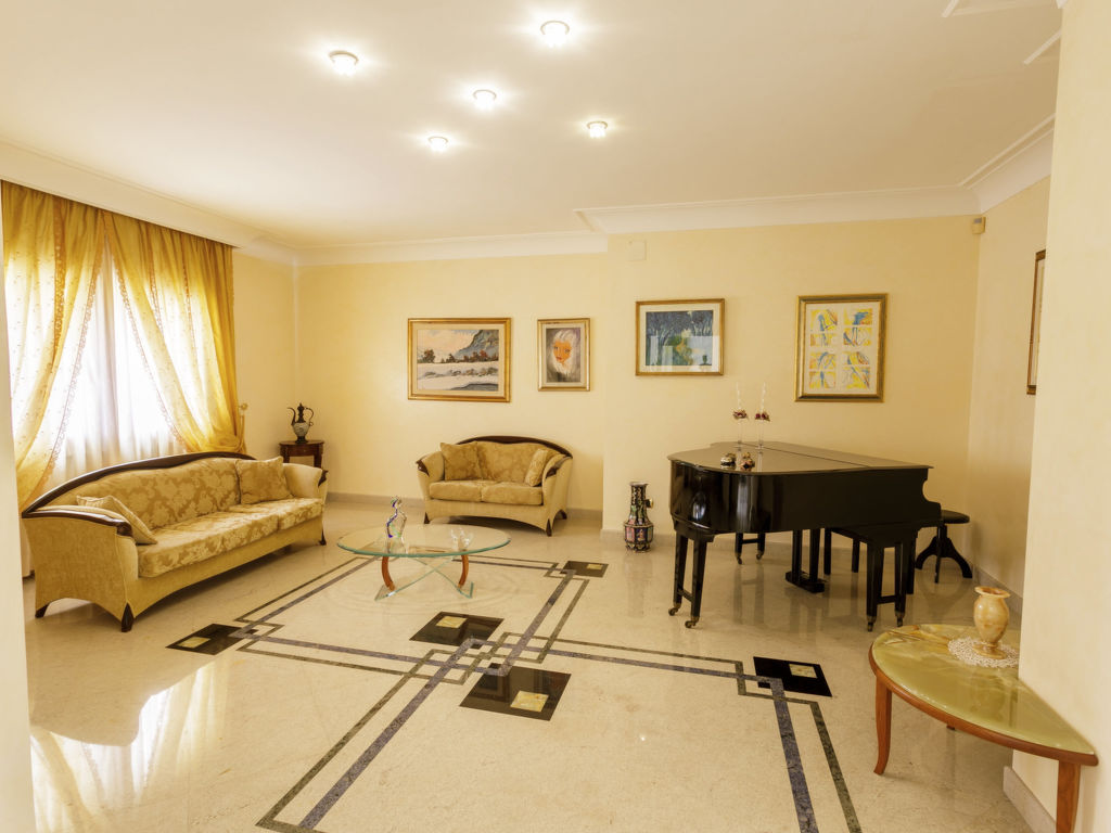 Incoronata - LE07505291000003072 — Living Room
