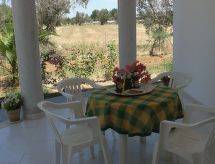 Kleine Villa mit geschlossenem Garten in Parabita
