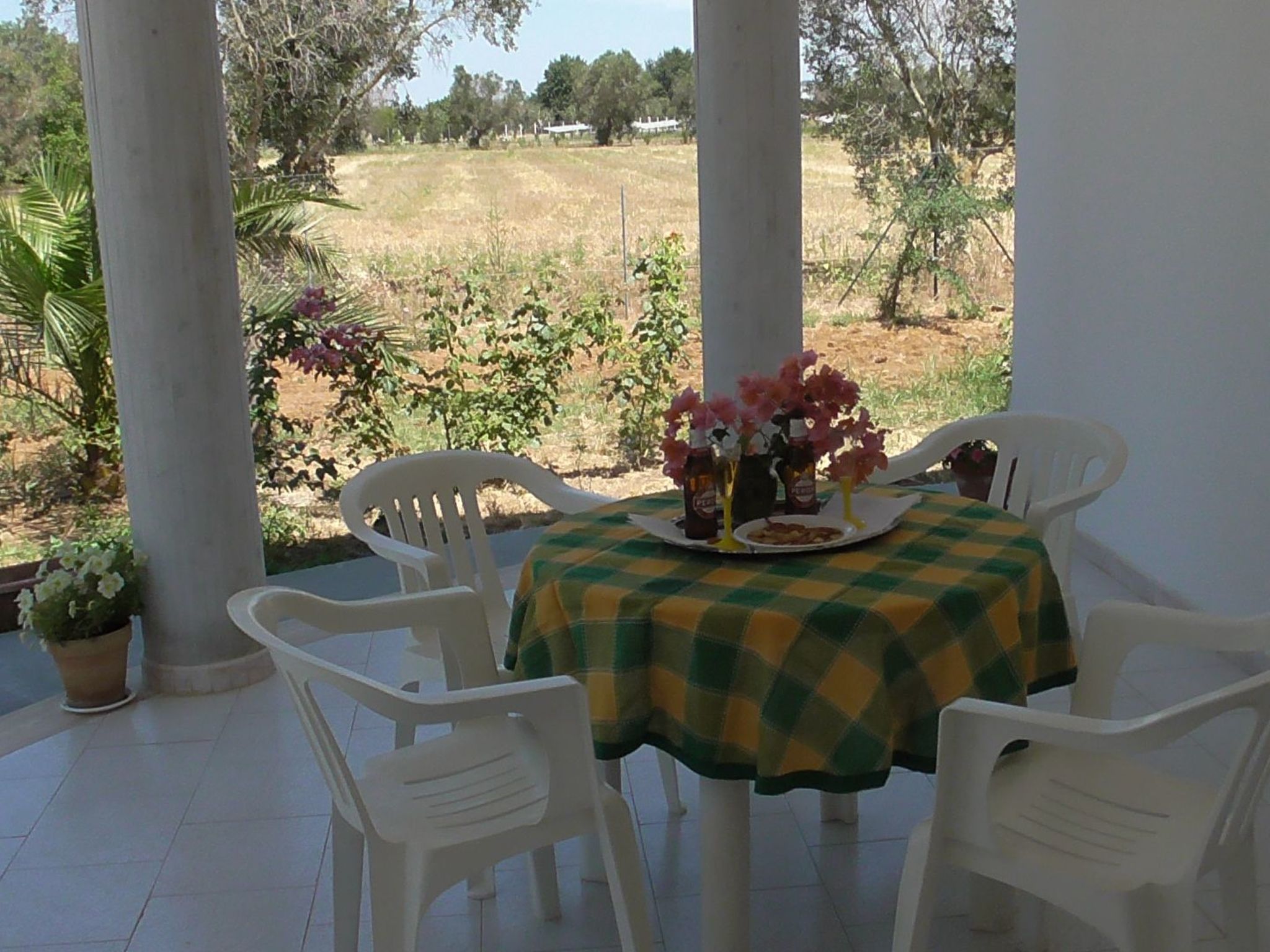 Kleine Villa mit geschlossenem Garten in Parabita-Binnen