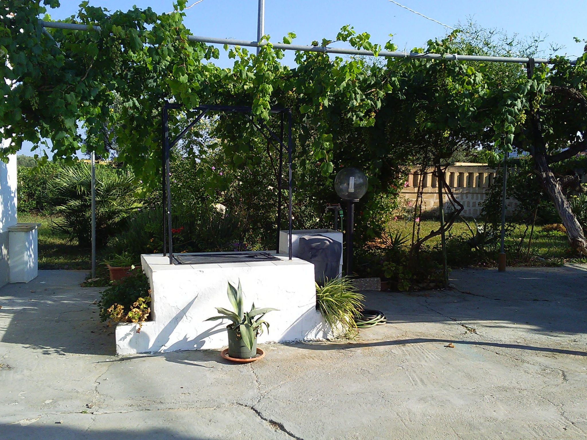 Kleine Villa mit geschlossenem Garten in Parabita-Binnen