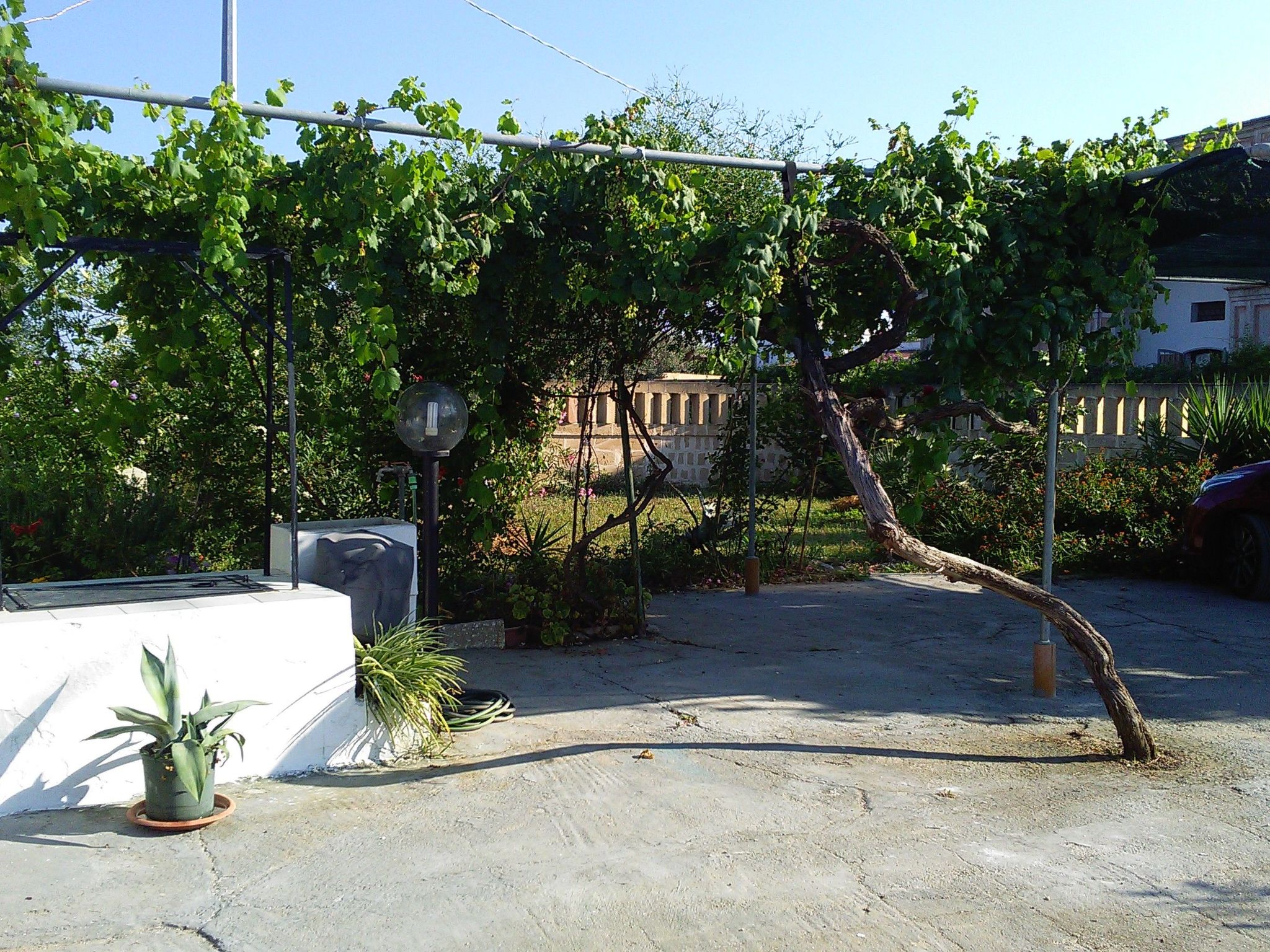 Kleine Villa mit geschlossenem Garten in Parabita-Binnen