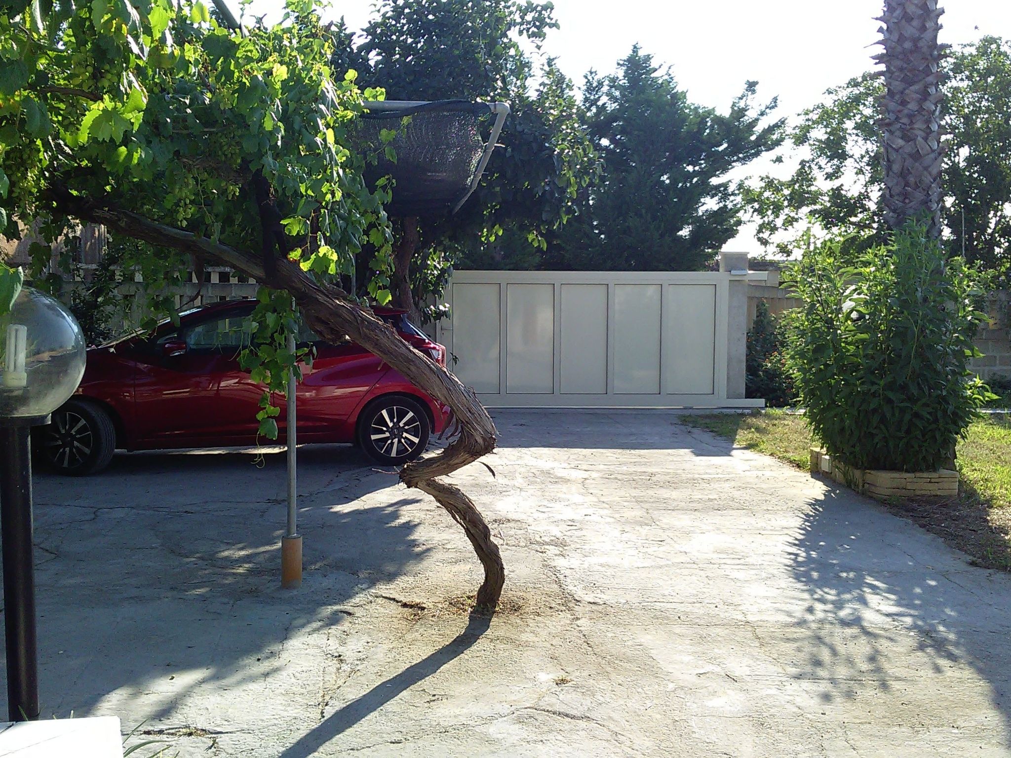 Kleine Villa mit geschlossenem Garten in Parabita-Binnen