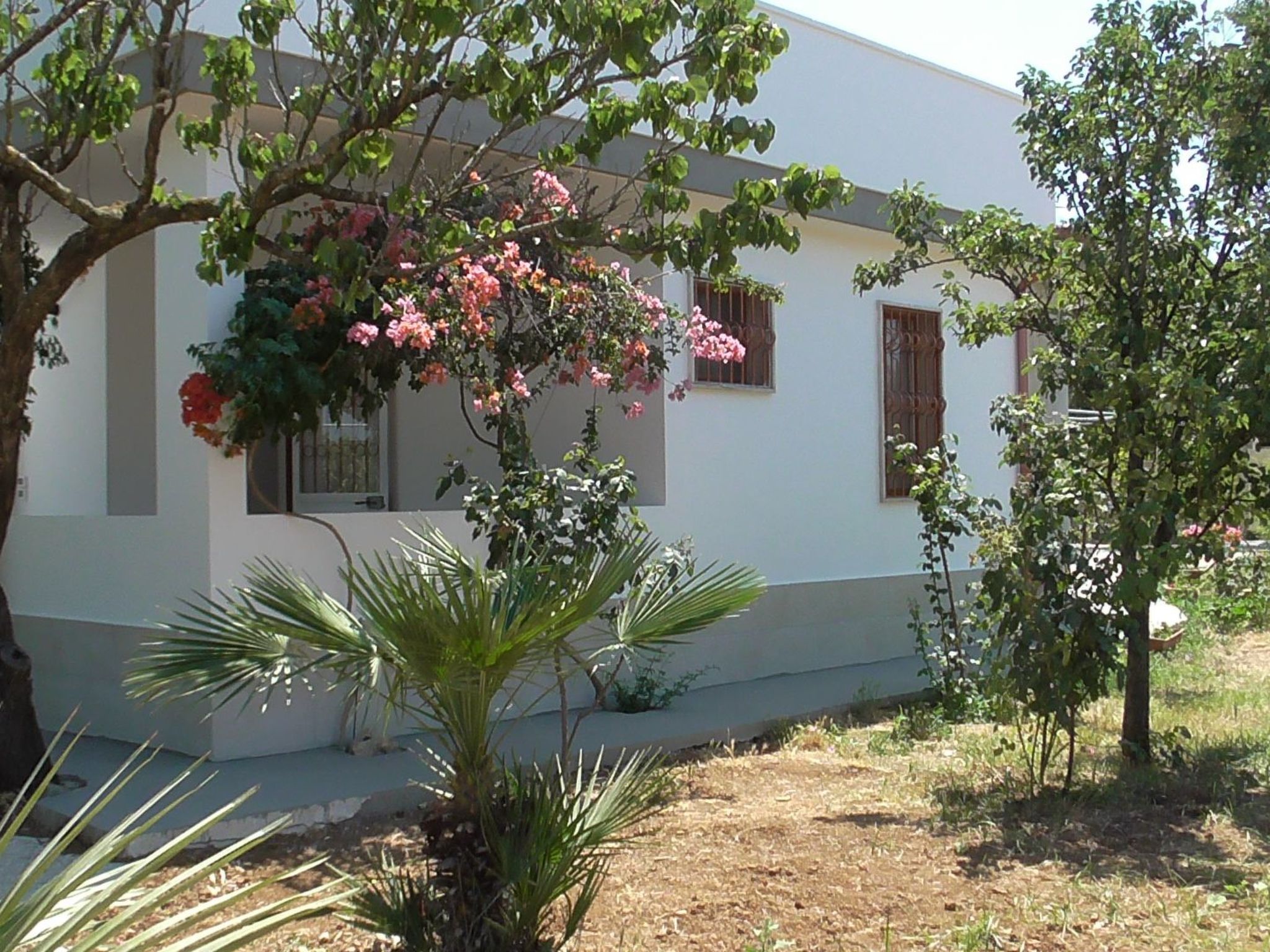 Kleine Villa mit geschlossenem Garten in Parabita-Binnen