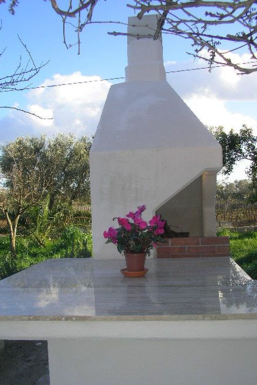 Kleine Villa mit geschlossenem Garten in Parabita-Binnen