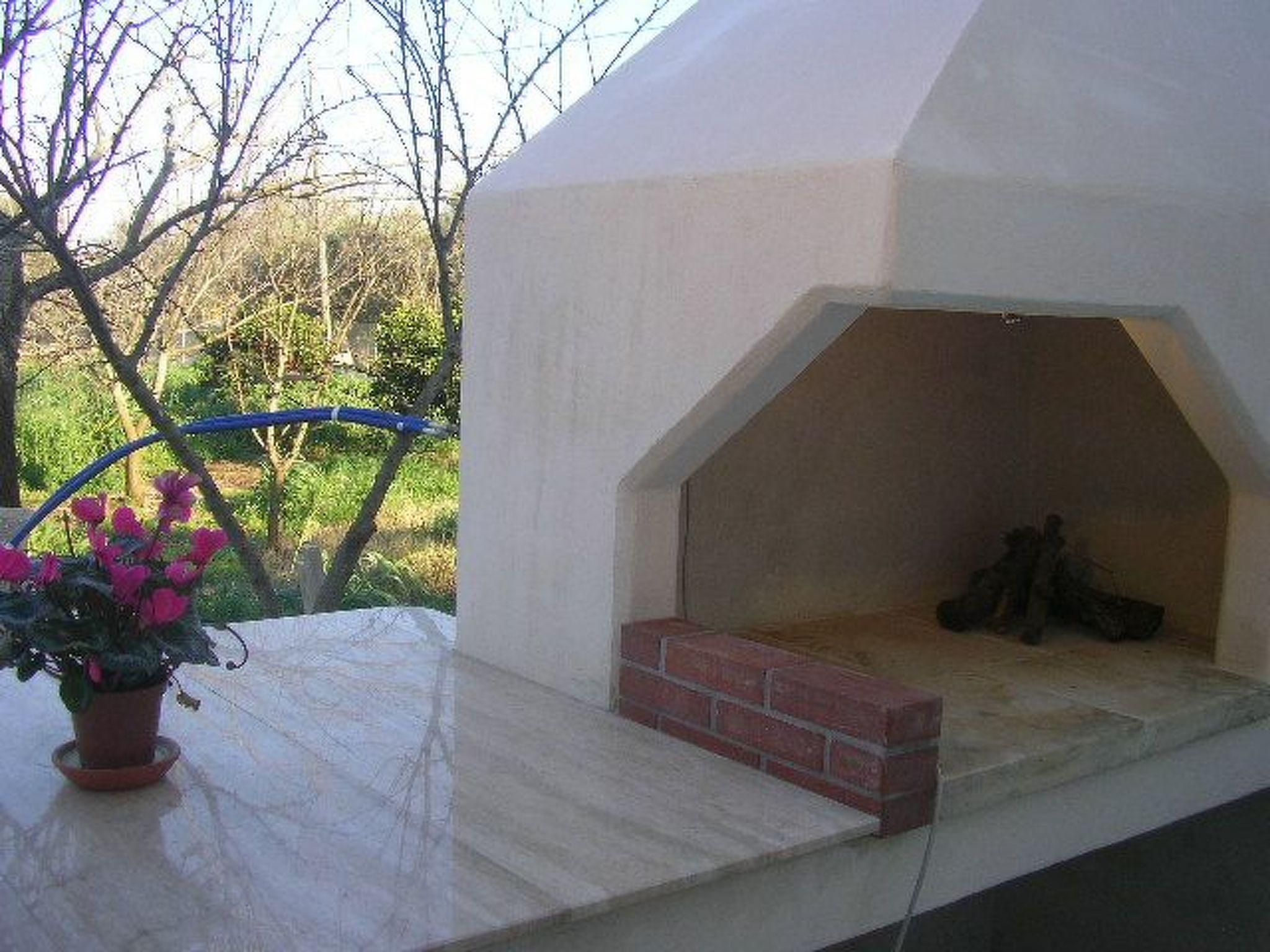 Kleine Villa mit geschlossenem Garten in Parabita-Binnen