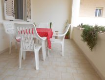 Helles, einladendes Ferienapartment mit Sonnenterrasse in Strandnähe