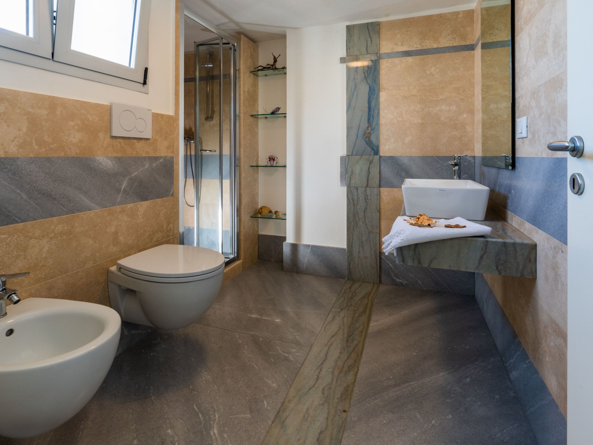 Blaue Wohnung-Drinnen