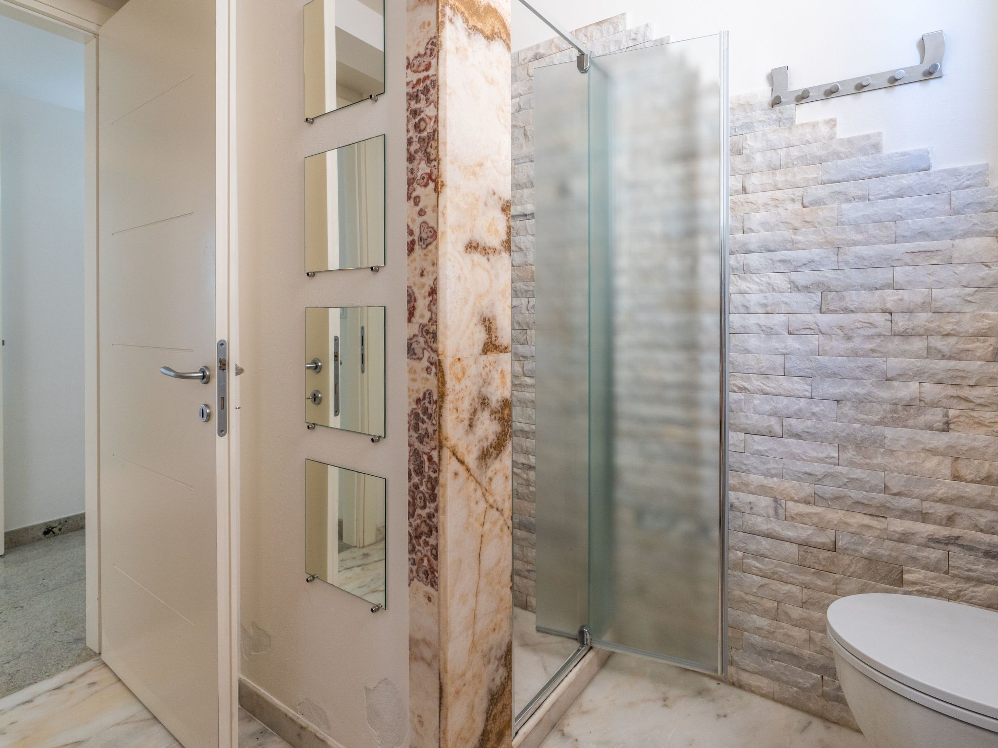 Blaue Wohnung-Drinnen