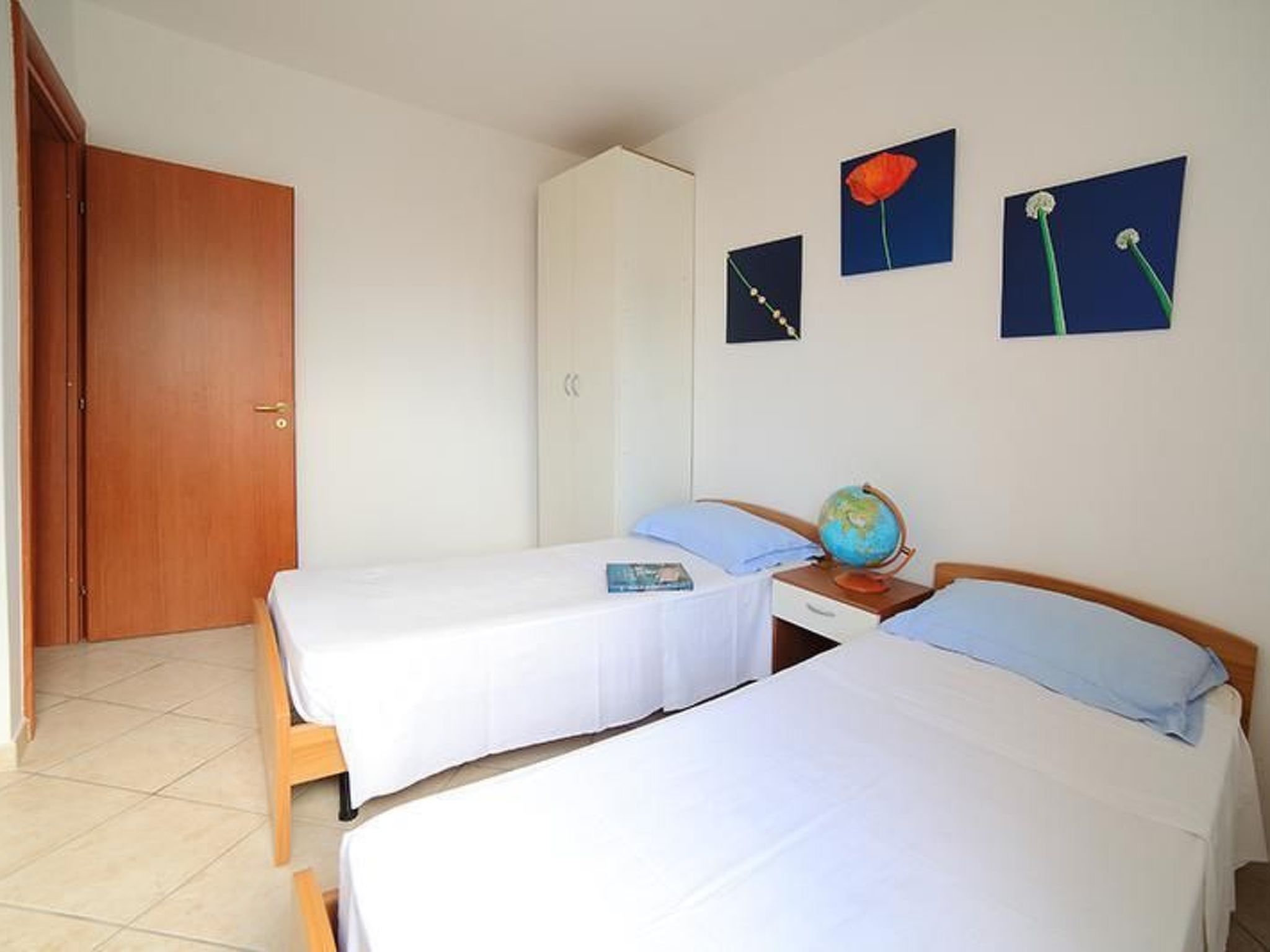 Apartment Zeus Apollo mit mölierter Terrasse-Binnen