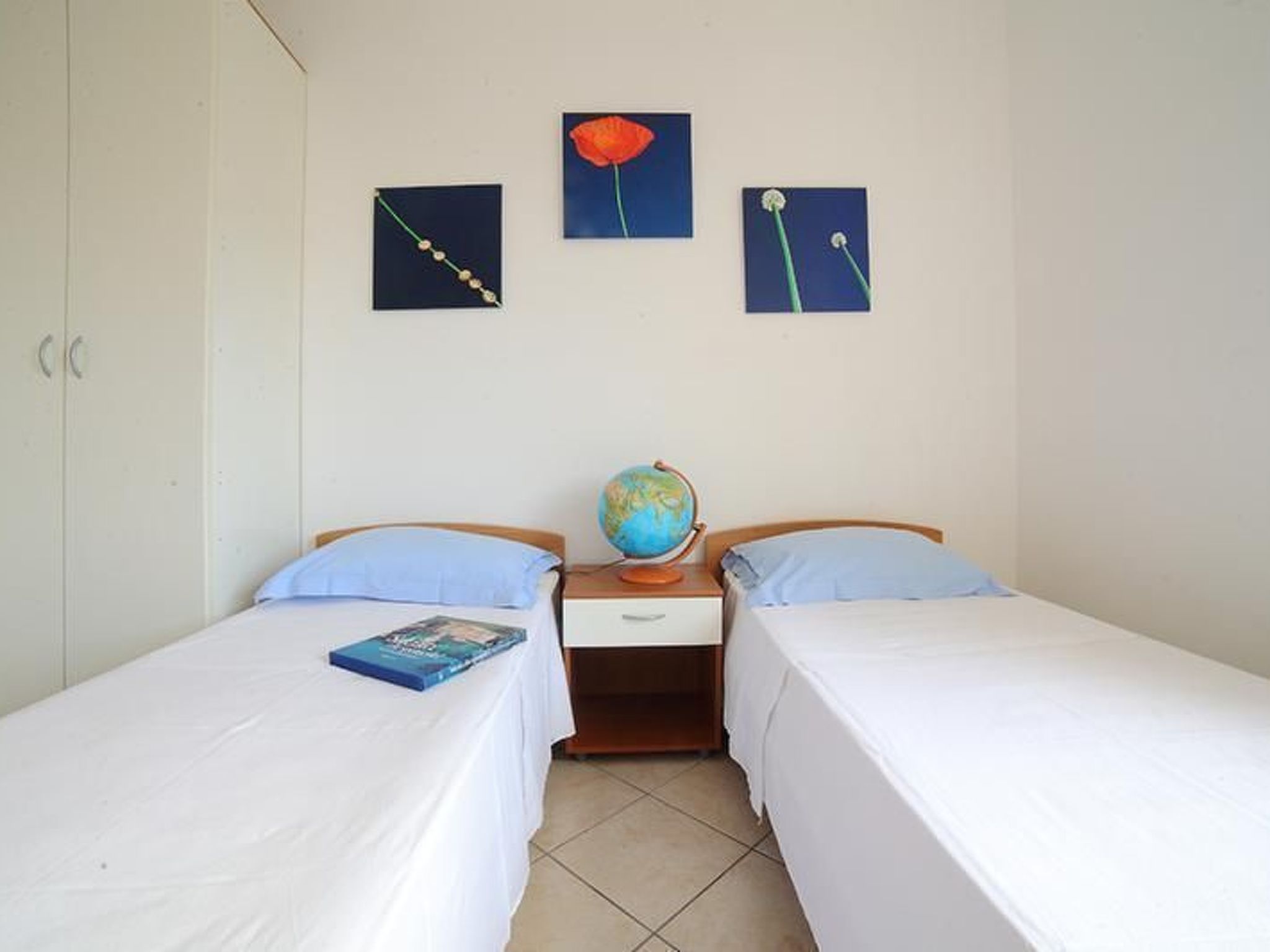 Apartment Zeus Apollo mit mölierter Terrasse-Binnen