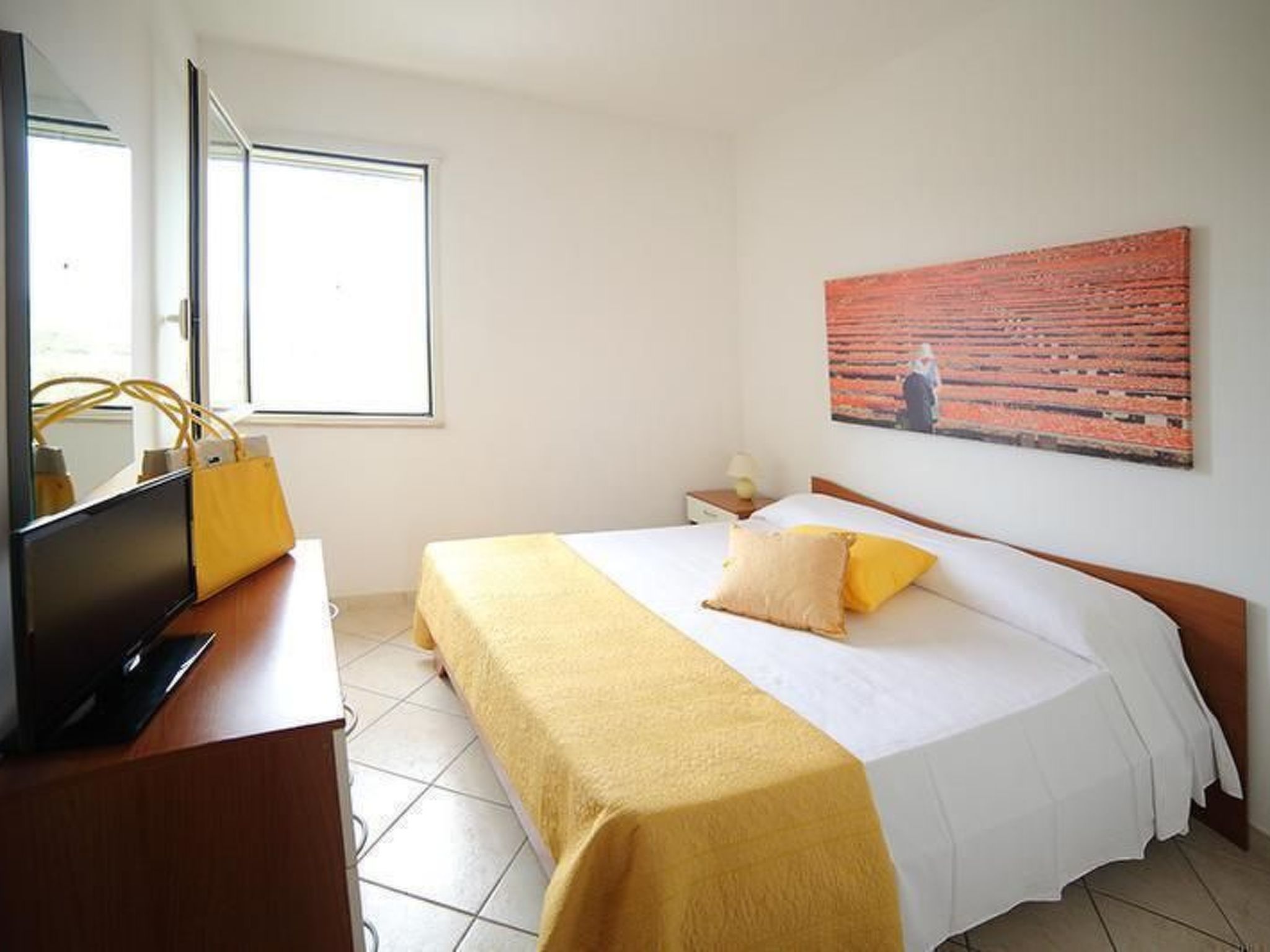 Apartment Zeus Apollo mit mölierter Terrasse-Binnen