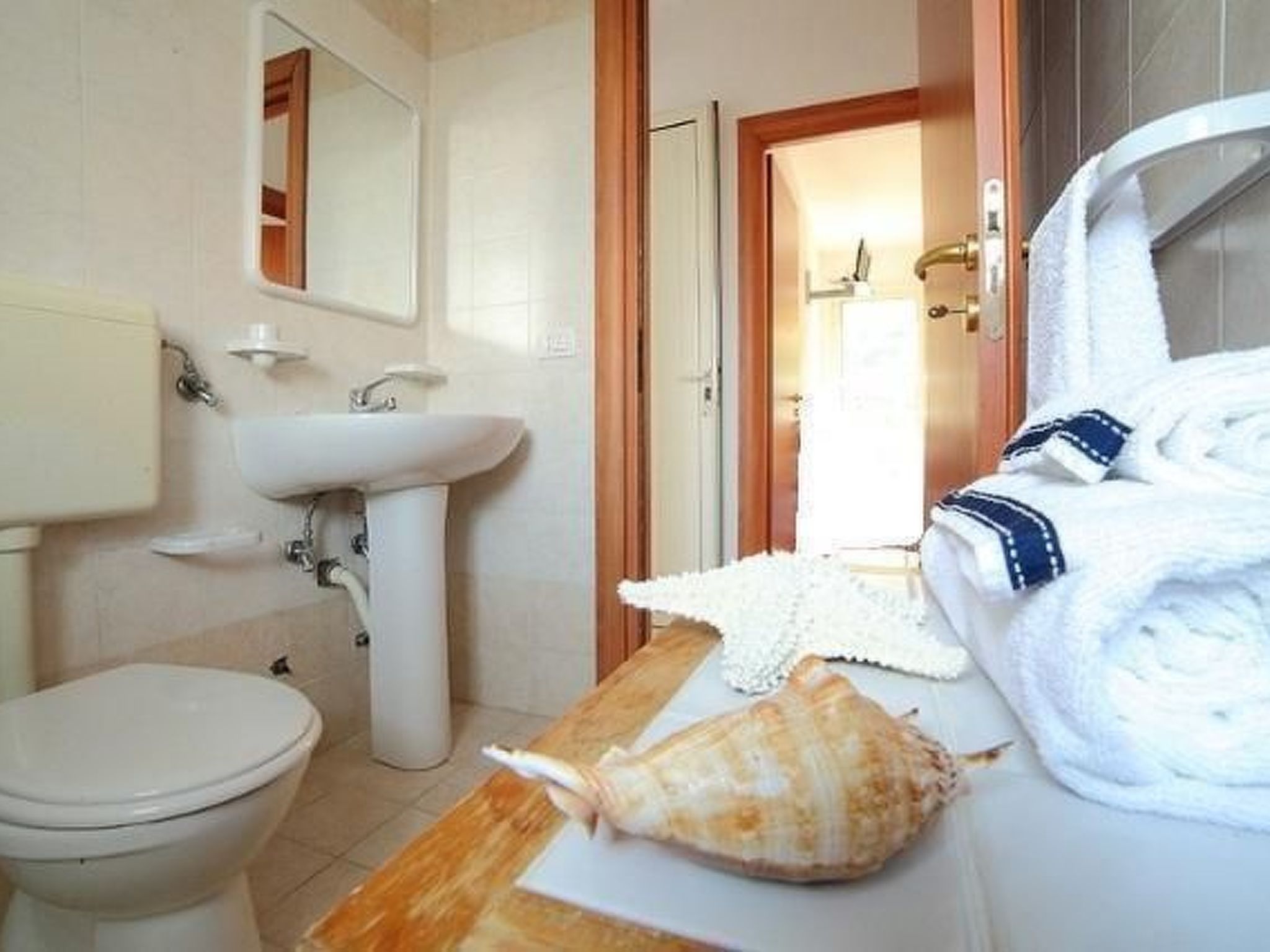 Apartment Zeus Apollo mit mölierter Terrasse-Binnen