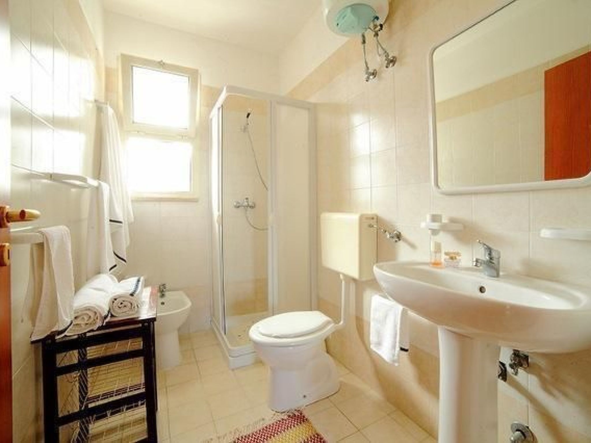 Apartment Zeus Apollo mit mölierter Terrasse-Binnen