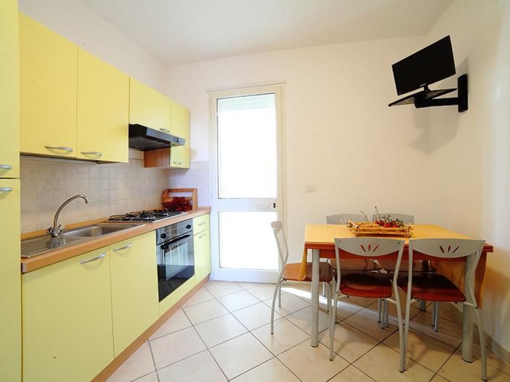 Apartment Zeus Apollo mit mölierter Terrasse-Binnen