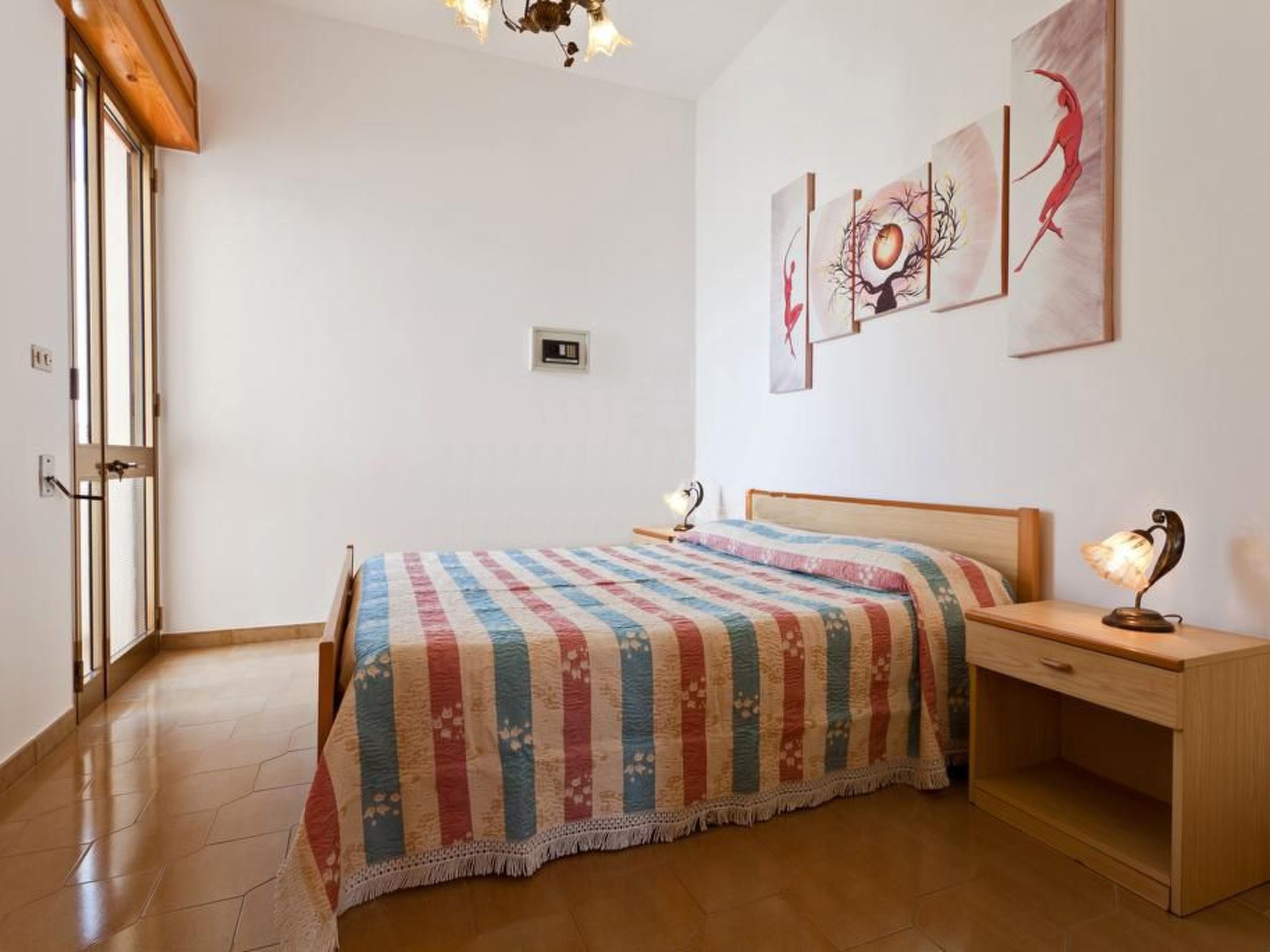 Helle Wohnung in Santa Maria al Bagno-Binnen