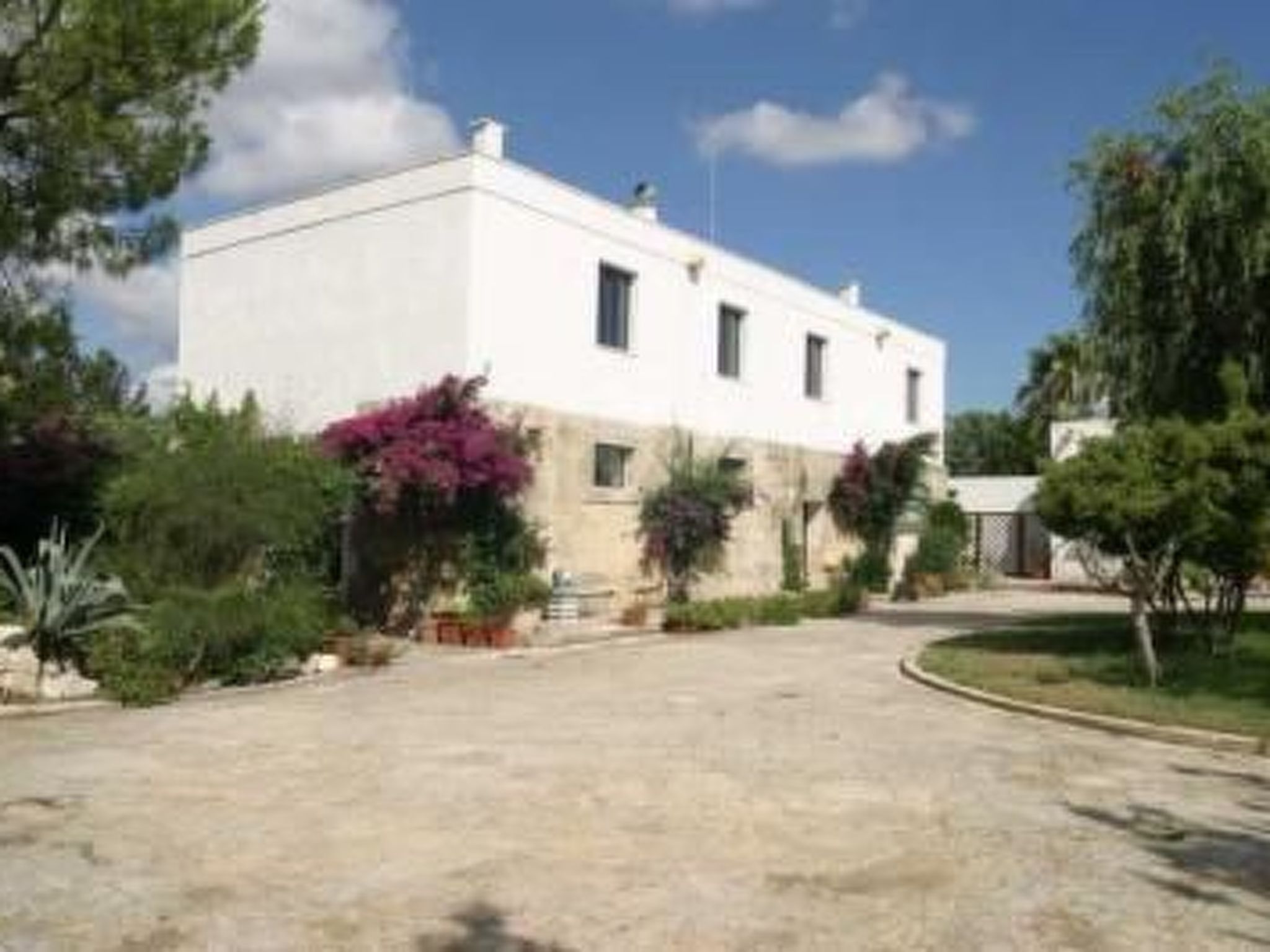 Mit Privatparkplatz-Binnen