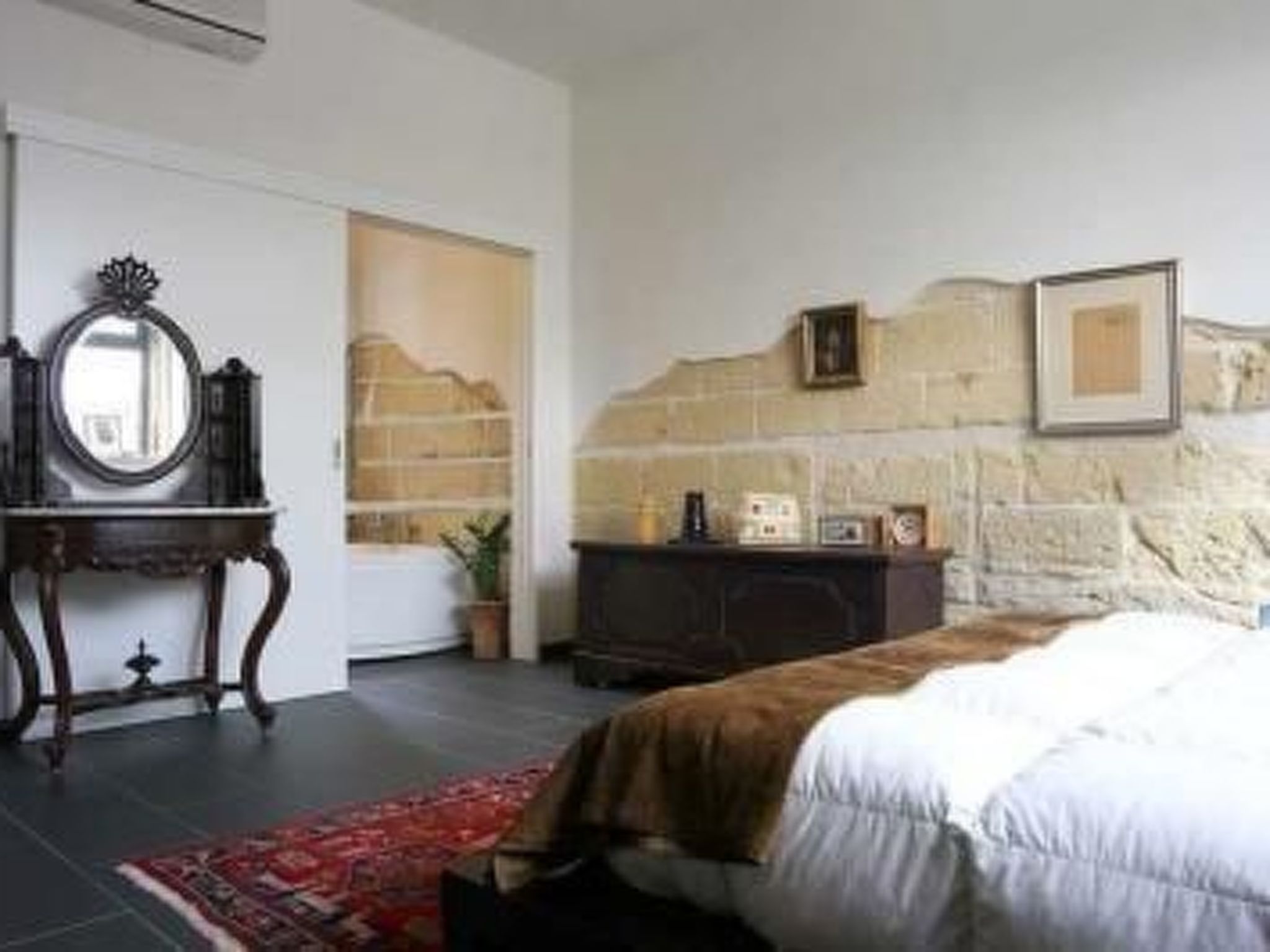 Mit Privatparkplatz-Binnen