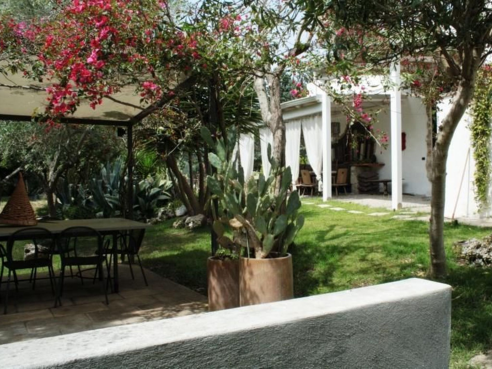 Mit Privatparkplatz-Binnen