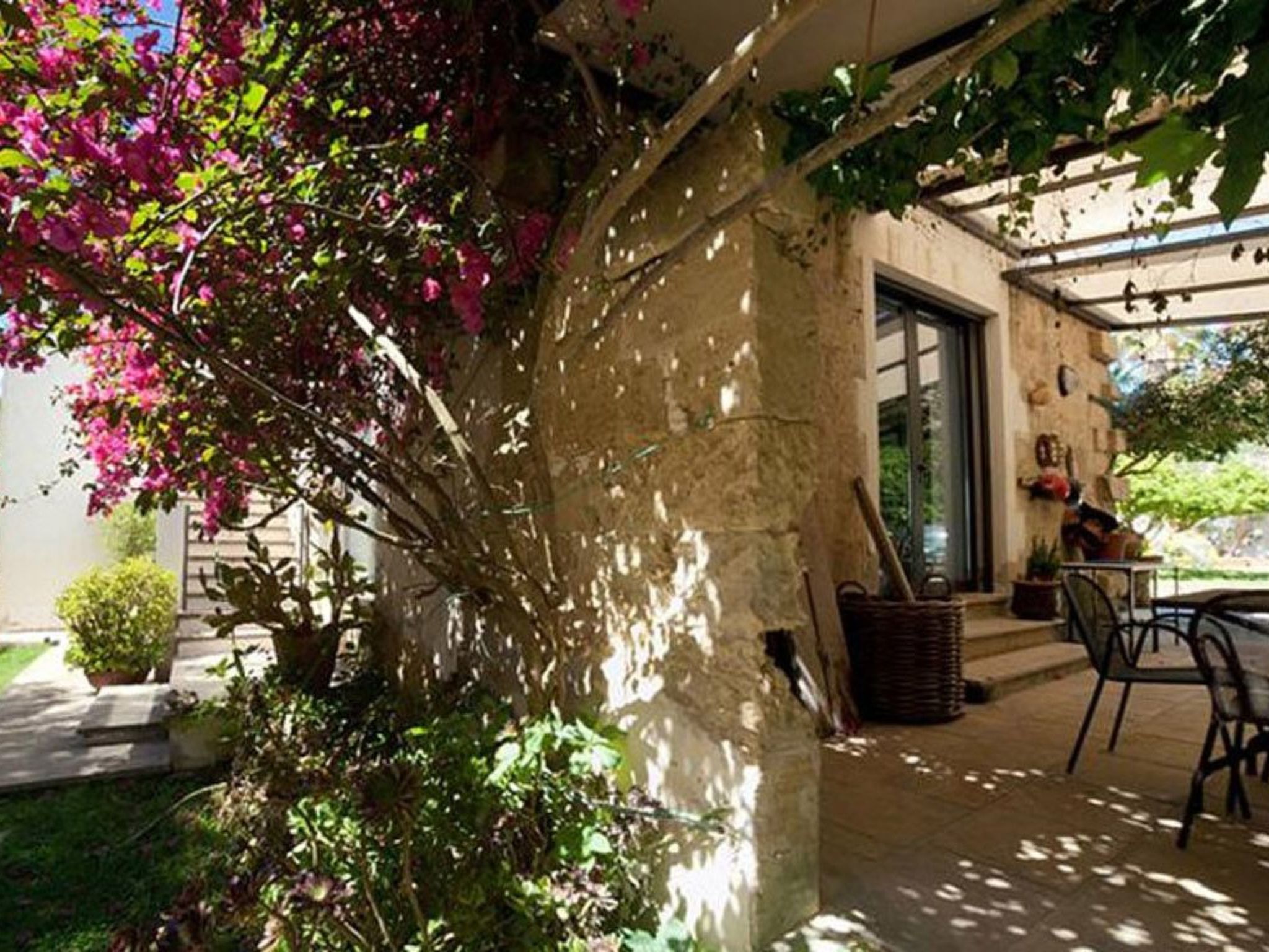 Mit Privatparkplatz-Binnen