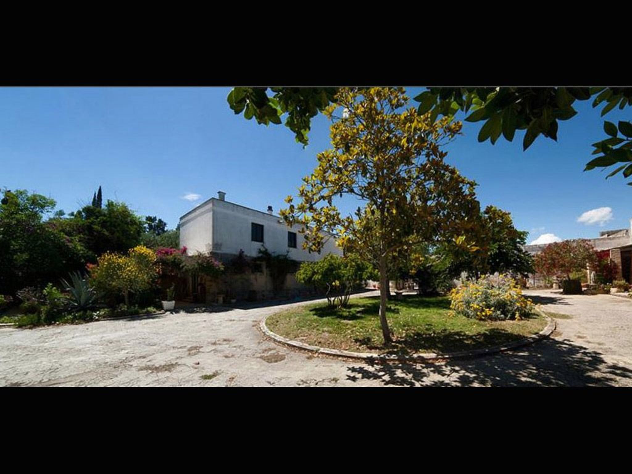 Mit Privatparkplatz-Binnen