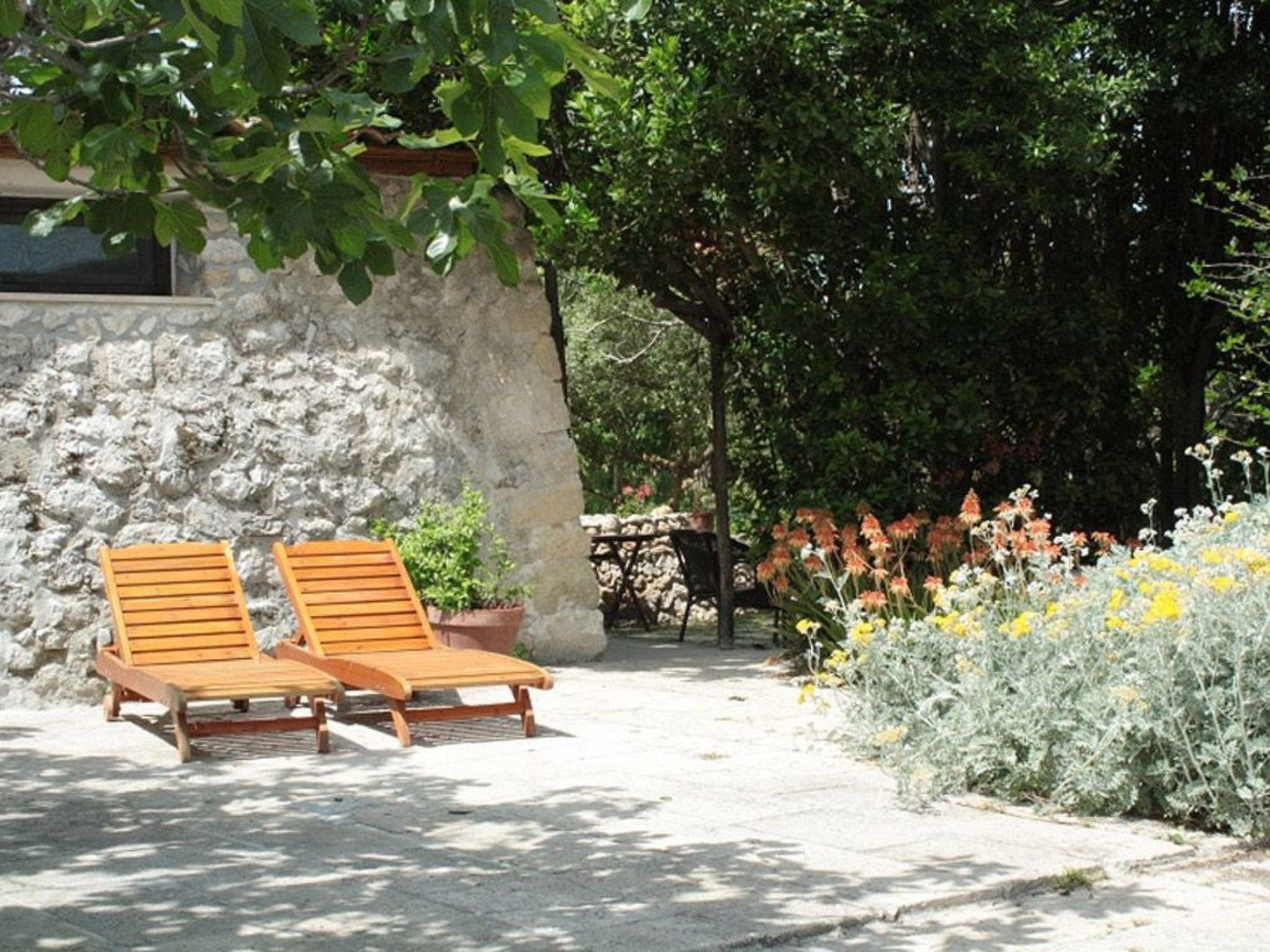 Mit Privatparkplatz-Binnen