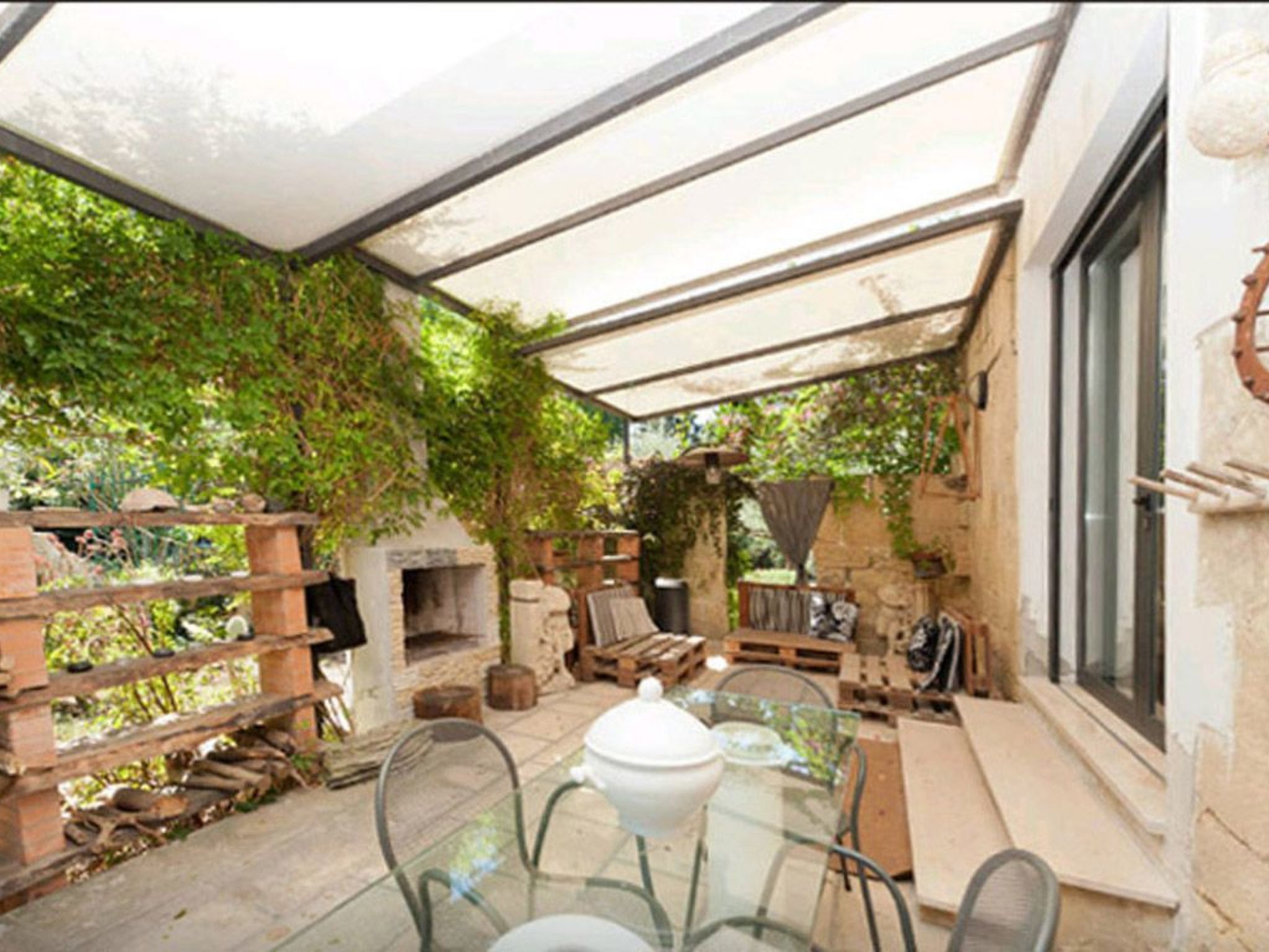 Mit Privatparkplatz-Binnen