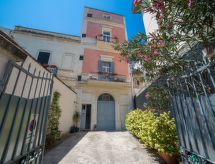 Authentiek Appartement met Balkon in Hartje Lecce, 5 pers. - thumbnail 1