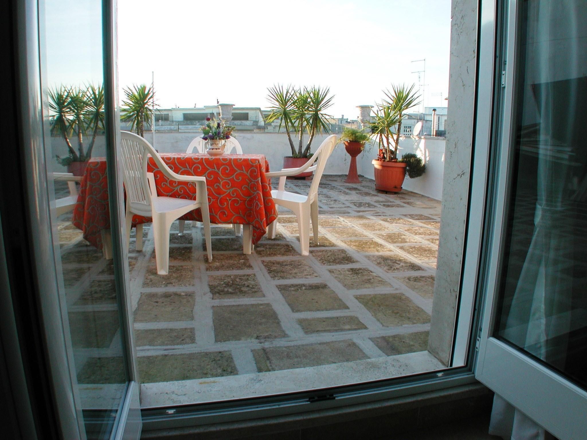 Wohnung in Carovigno mit Terrasse und Grill-Binnen