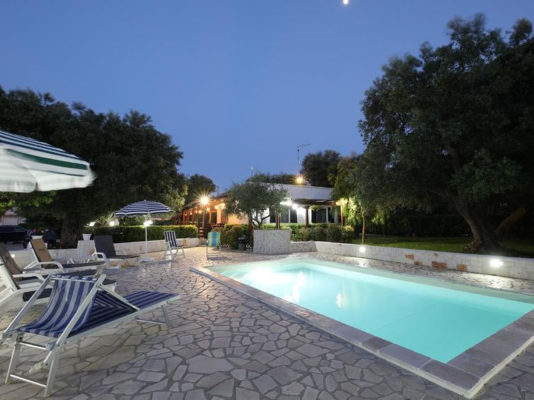 In Carovigno Mit Privatem Pool - Apúlia