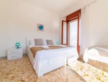 Vrijstaande villa op 50 meter van het zandstrand in Salento - thumbnail 2