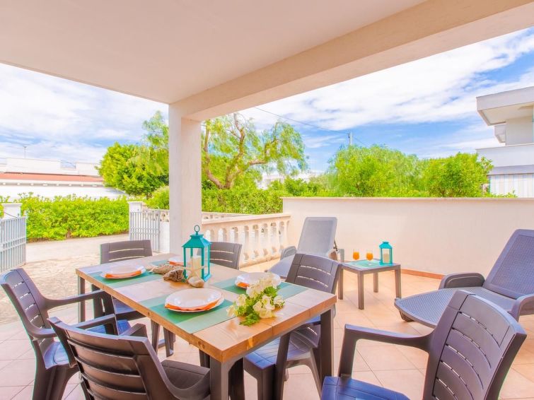 Op 300 m van zee: Vakantiehuis Villa Mezza Luna in Carovigno in Carovigno