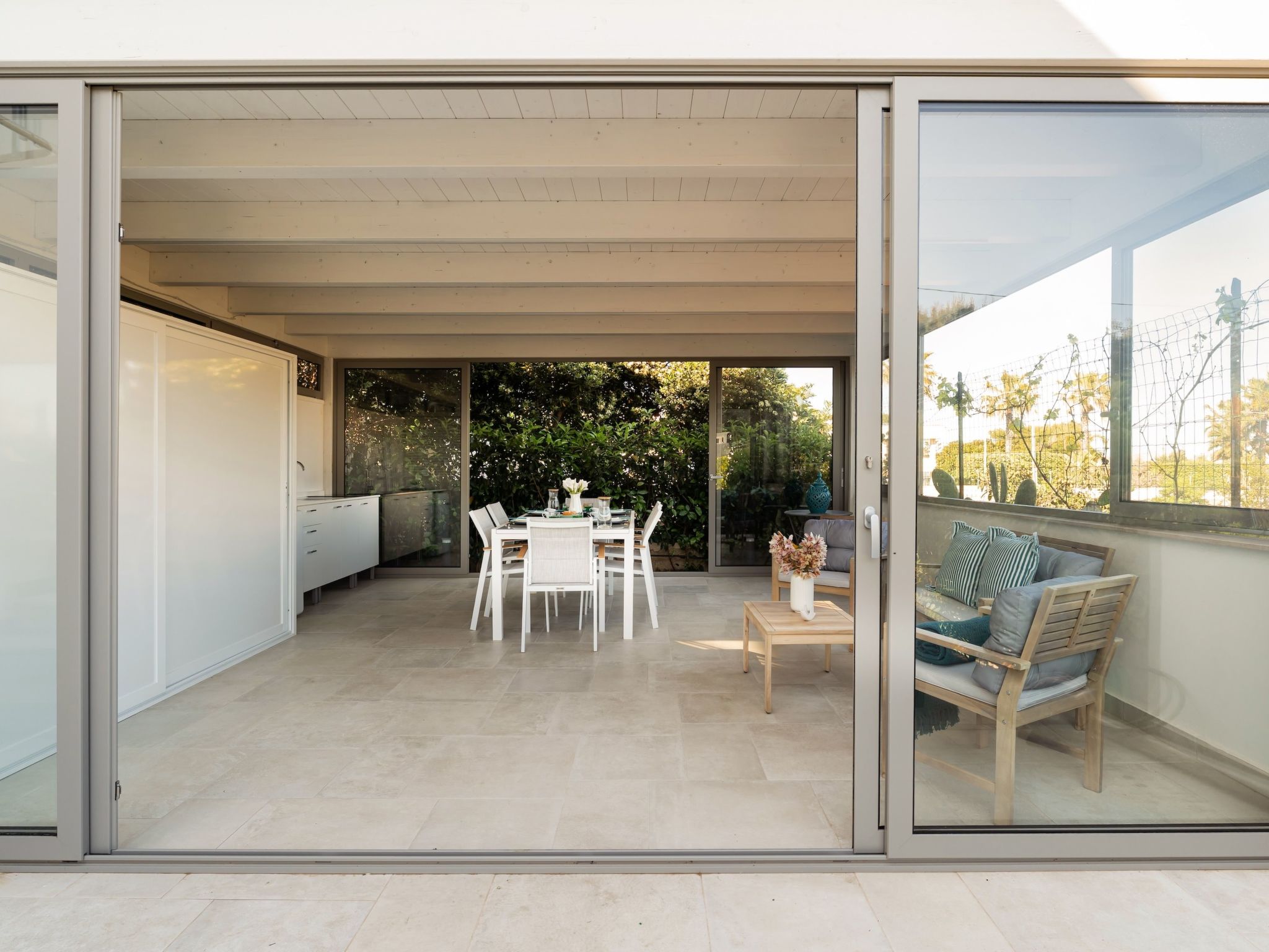 'Connie's House-Binnen