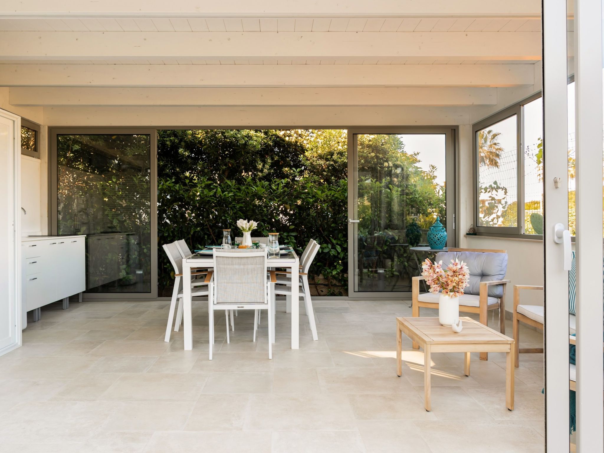 'Connie's House-Binnen